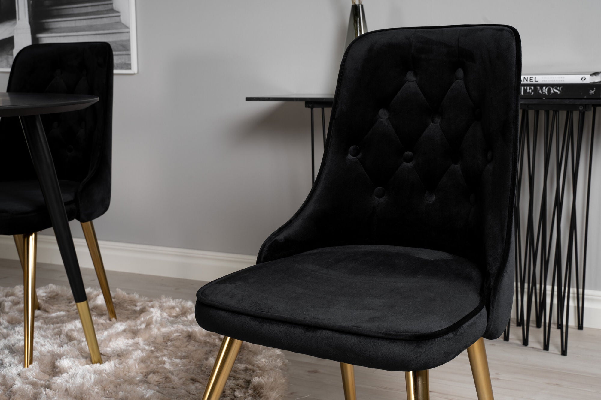 Venture Home Dipp spisebord - 115cm - Black Veneer / black legs w brass dipp - Velvet Deluxe stol - Black/Matt Brass Leg 4