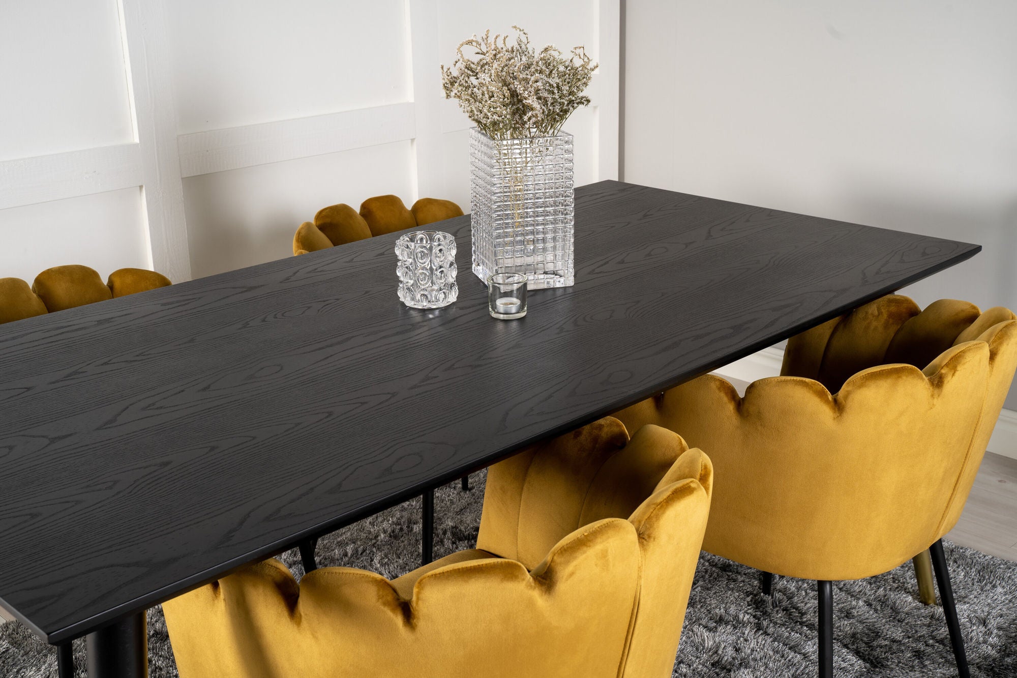 Venture Home Dipp spisebord - 180*90cm - Black Veneer / black legs w brass dipp +Limhamn - stol - Gold Velvet_4