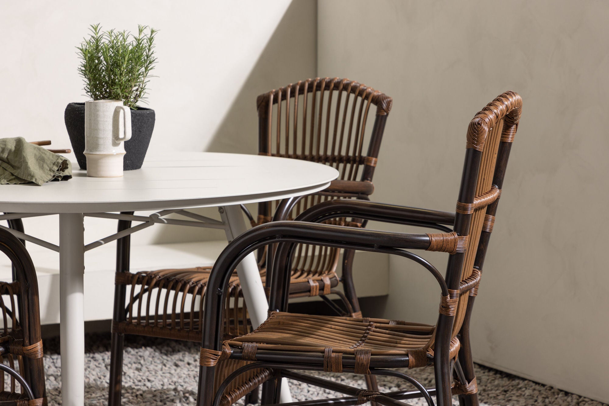 Venture Home Lina spisebord - Beige - rund 120 cm +Galera Diningchair Aluminium - Brown / Wicker _4