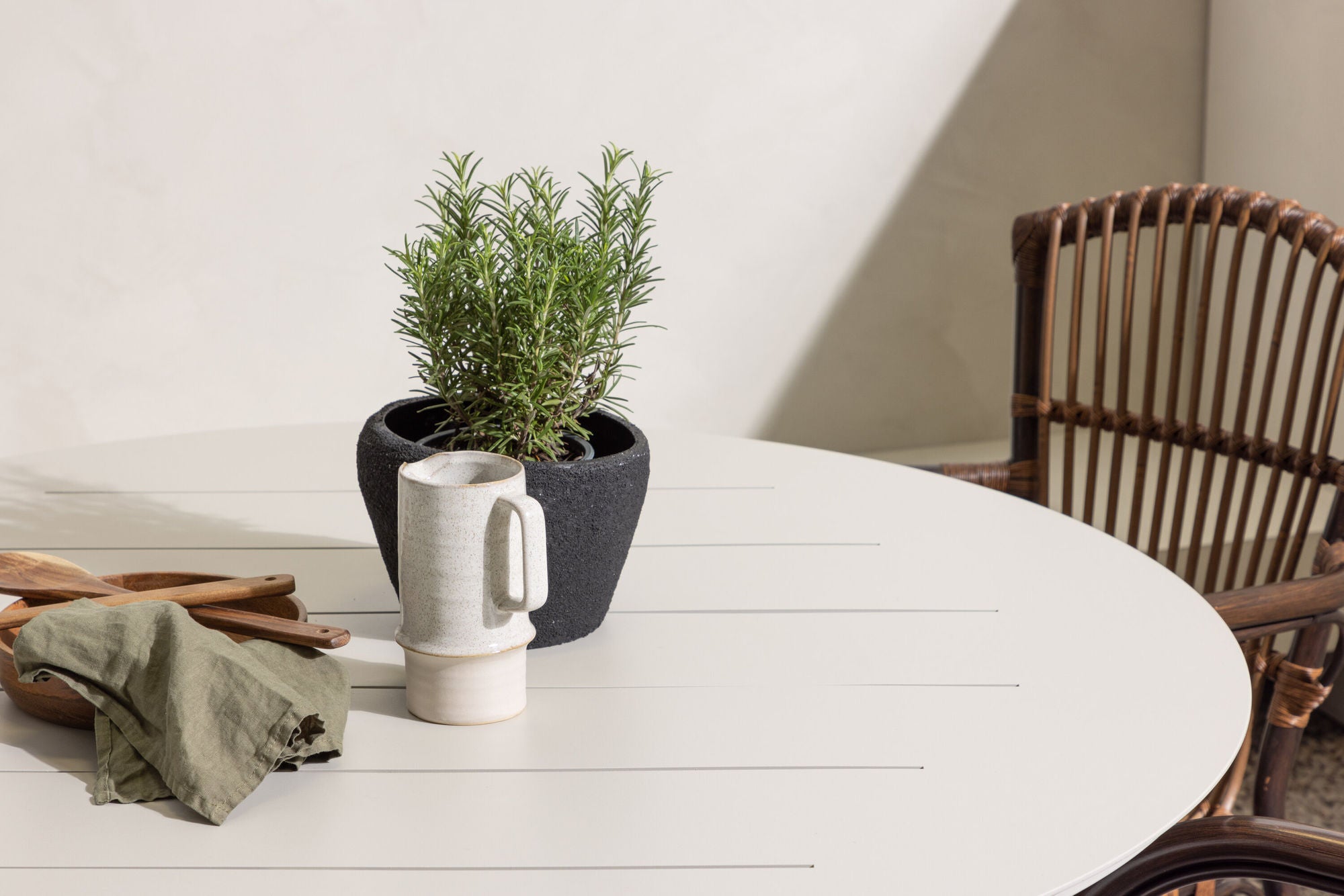 Venture Home Lina spisebord - Beige - rund 120 cm +Galera Diningchair Aluminium - Brown / Wicker _4