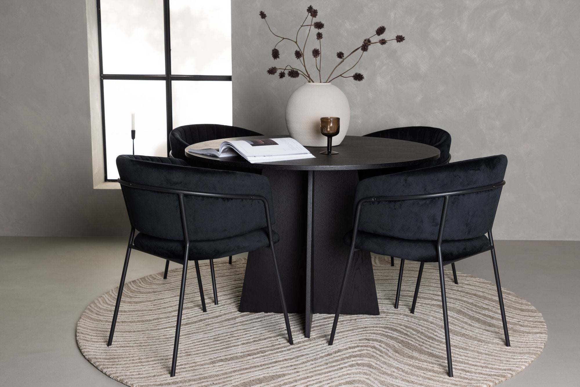 Venture Home Bootcut rund spisebord - Black / Black Fanéer +Selma Spisebordsstol - Black / Black Velvet _4