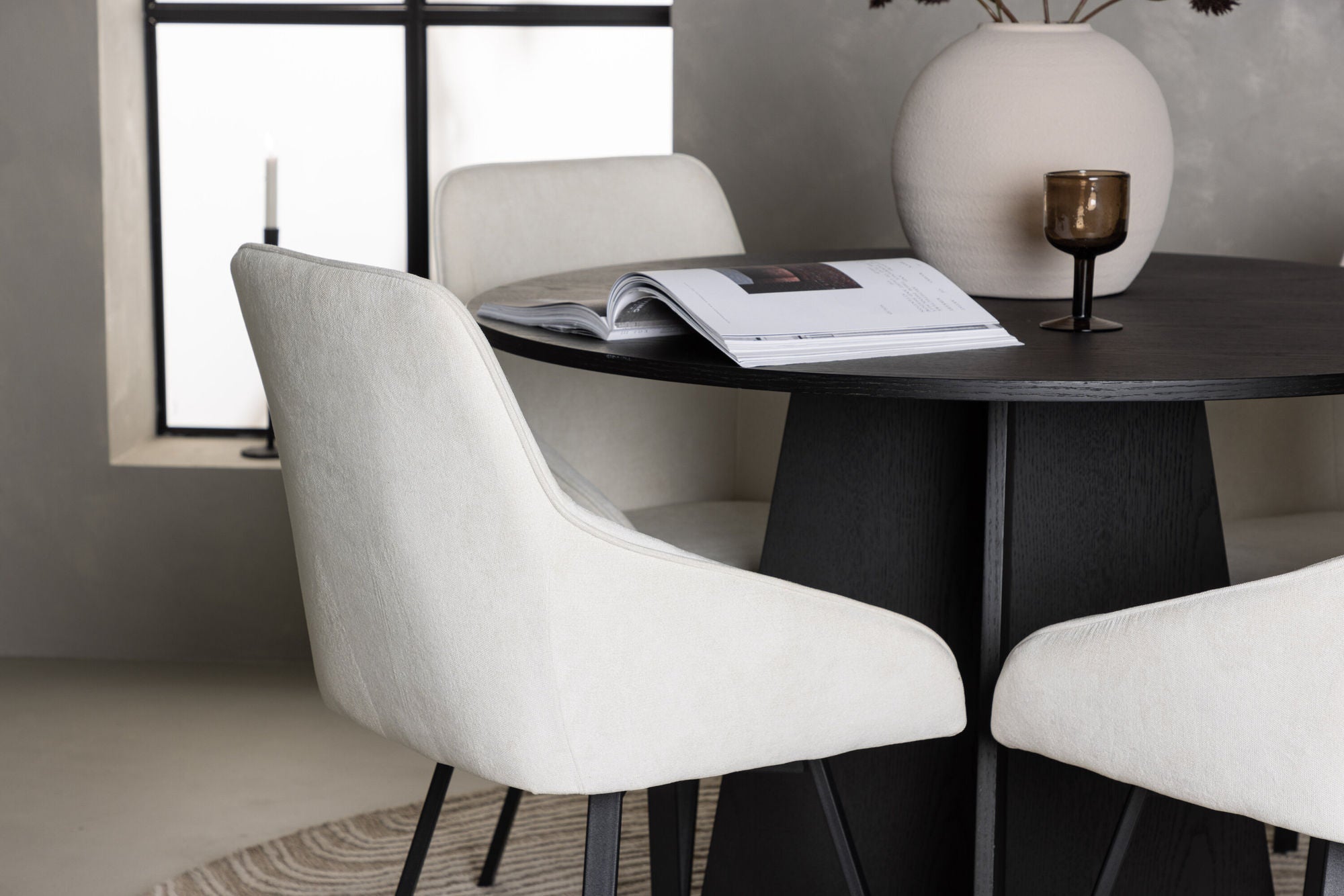 Venture Home Bootcut rund spisebord - Black / Black Fanéer +Rosie Spisebordsstol - Black / Beige Fabric _4