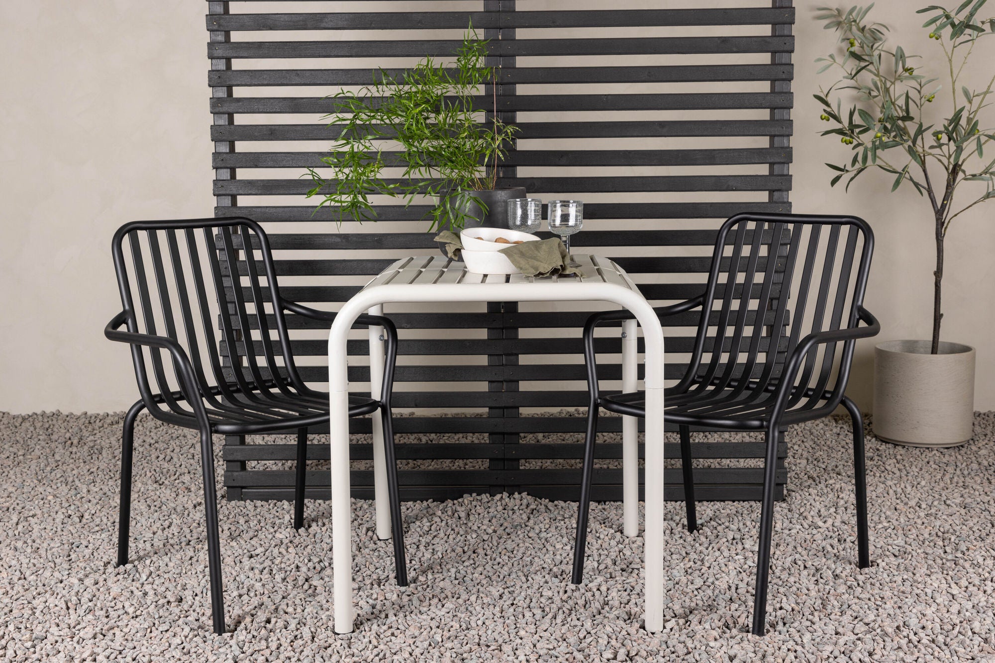 Venture Home Borneo Cafebord Aluminium - Beige / Kvadrat 70*70* +Peking Diningchair Aluminium - Black / _2