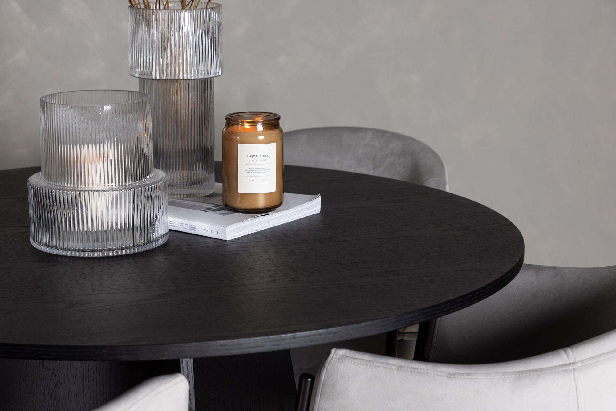 Venture Home Bootcut rund spisebord - Black / Black Fanéer +Evelina Spisebordsstol - Black / Light grey Velvet _4