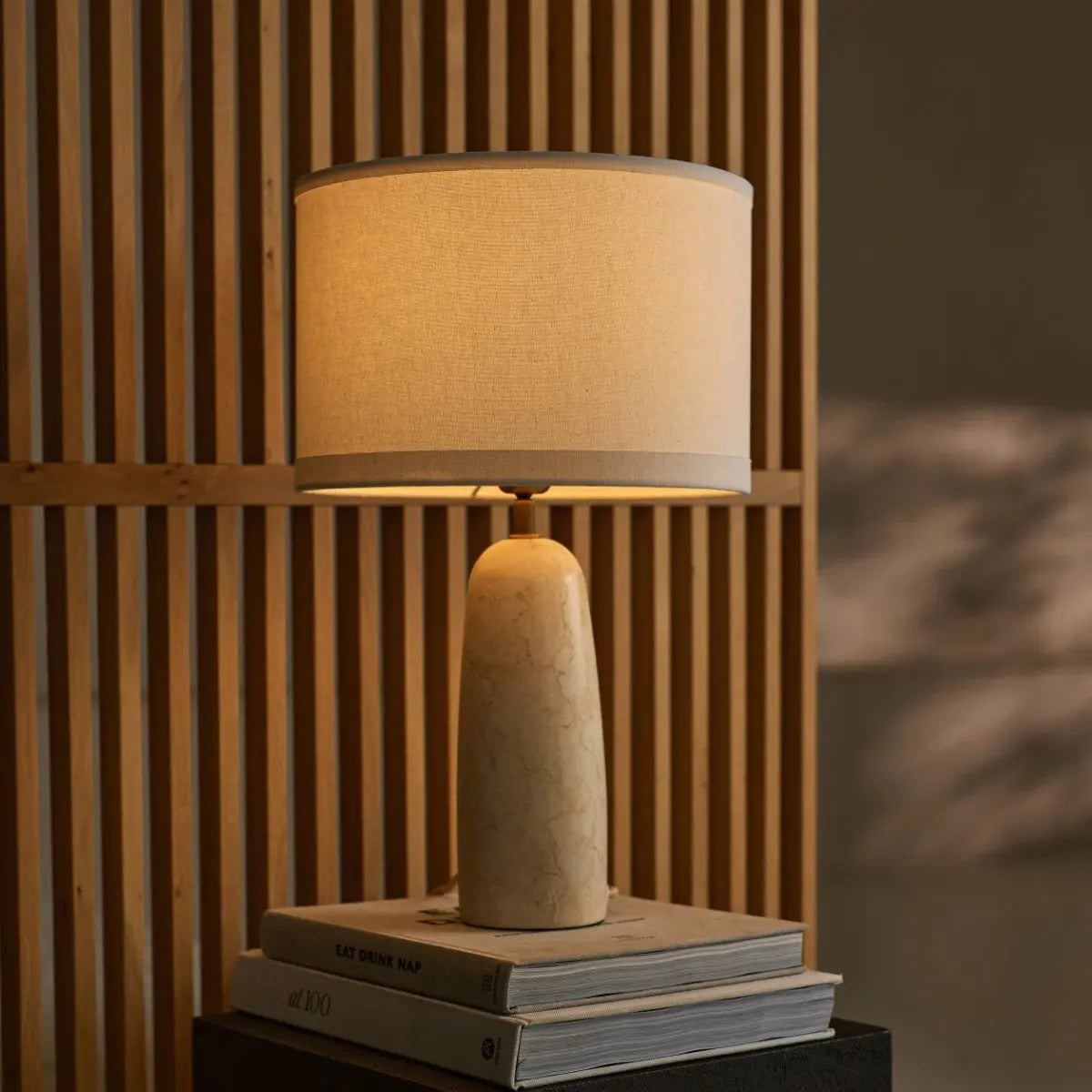 Charlotte marmor bordlampe