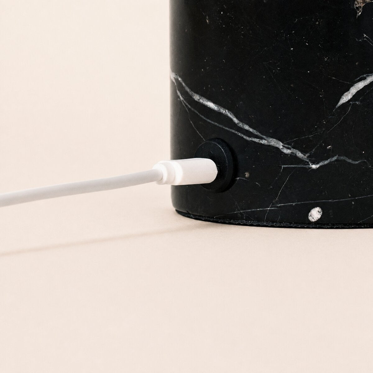 Maes Black – Nero Marquina Marmor genopladelig bordlampe