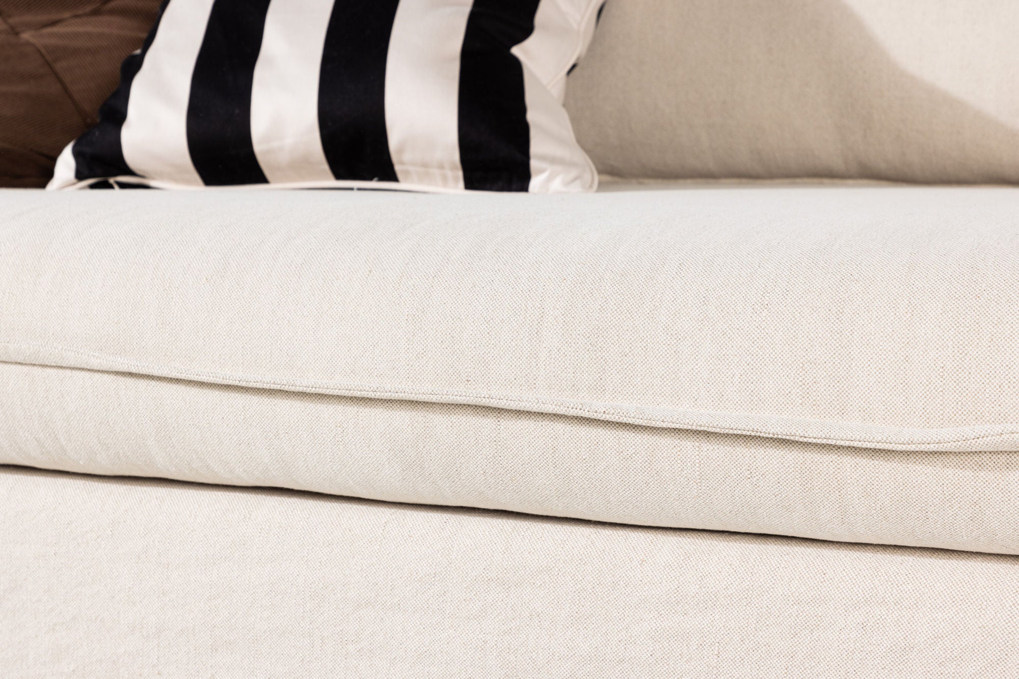 Venture Home Nova 4-seat Sofa - Beige Linen /