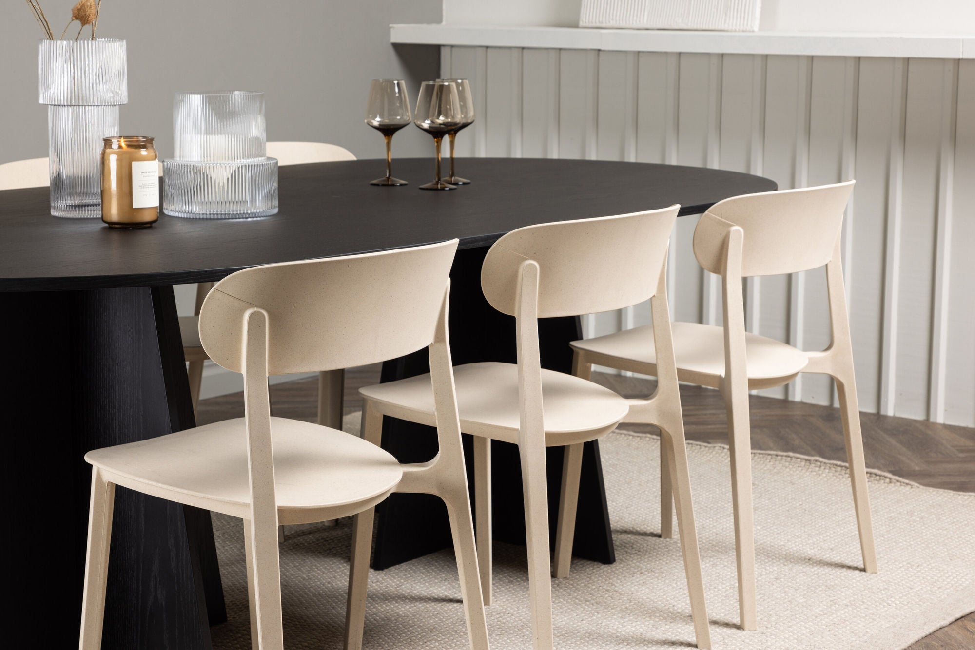 Venture Home Bootcut Oval spisebord - Black / Black Fanéer +Åstol Spisebordsstol - Nature Wood plastic composite _6