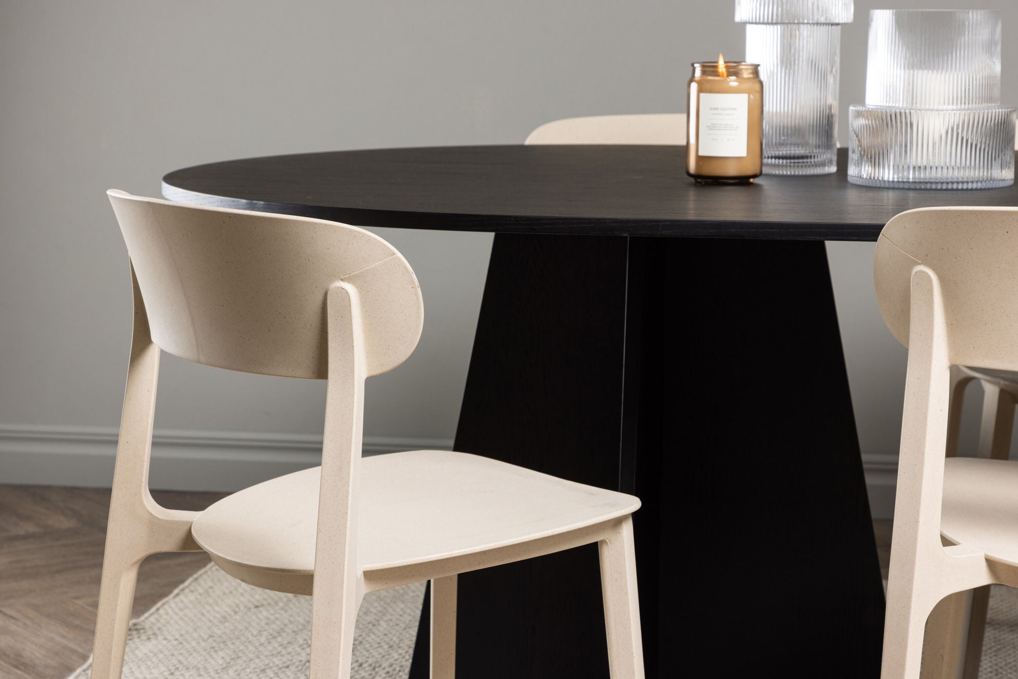 Venture Home Bootcut Oval spisebord - Black / Black Fanéer +Åstol Spisebordsstol - Nature Wood plastic composite _6