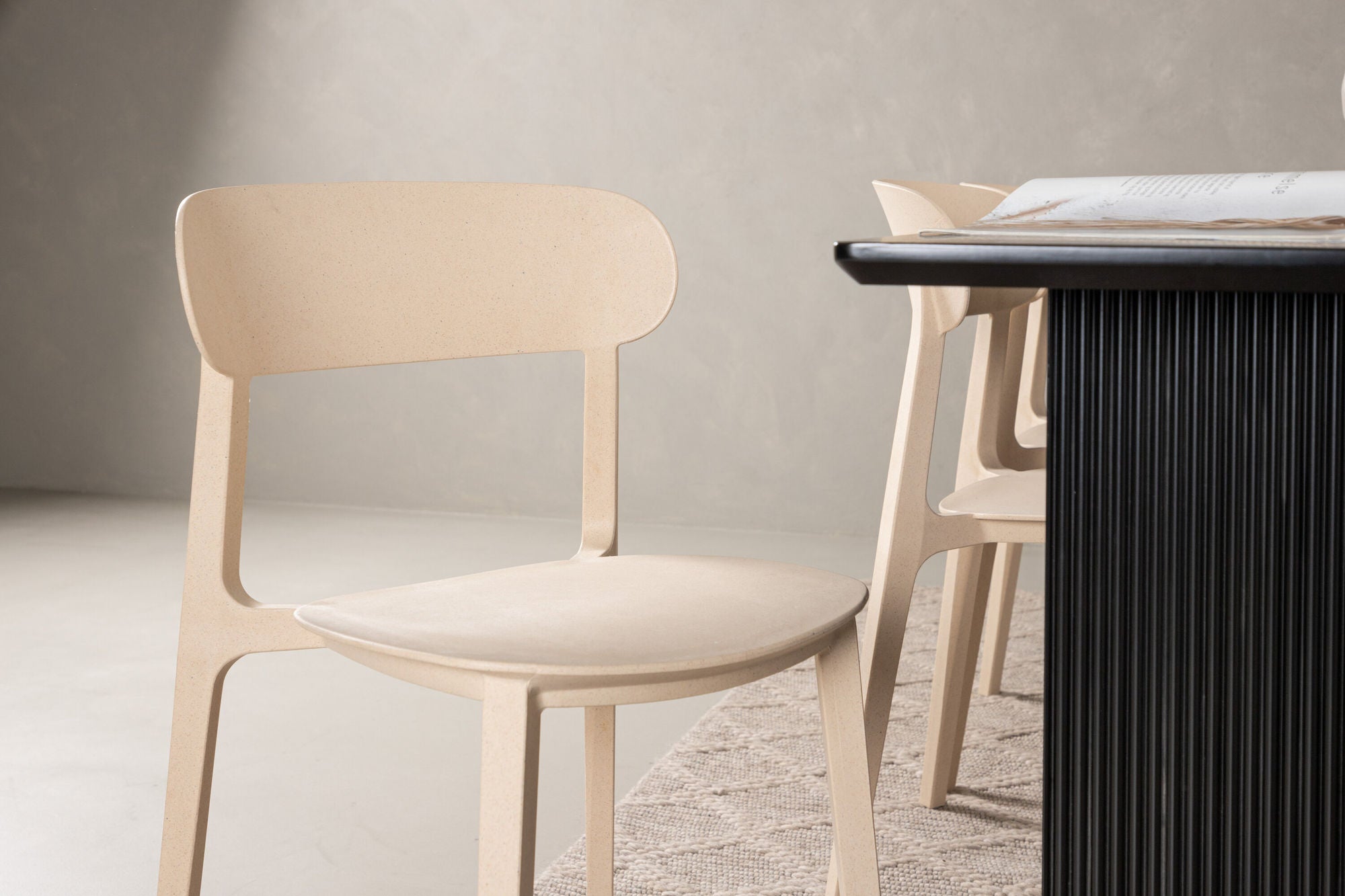 Venture Home Vail spisebord - Black / Smoked Black MDF +Åstol Spisebordsstol - Nature Wood plastic composite _6
