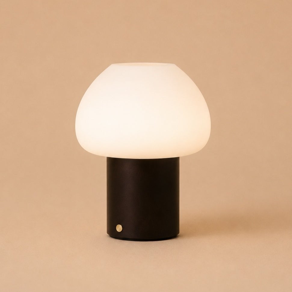 Fynn Mørkebrun genopladelig træ bordlampe