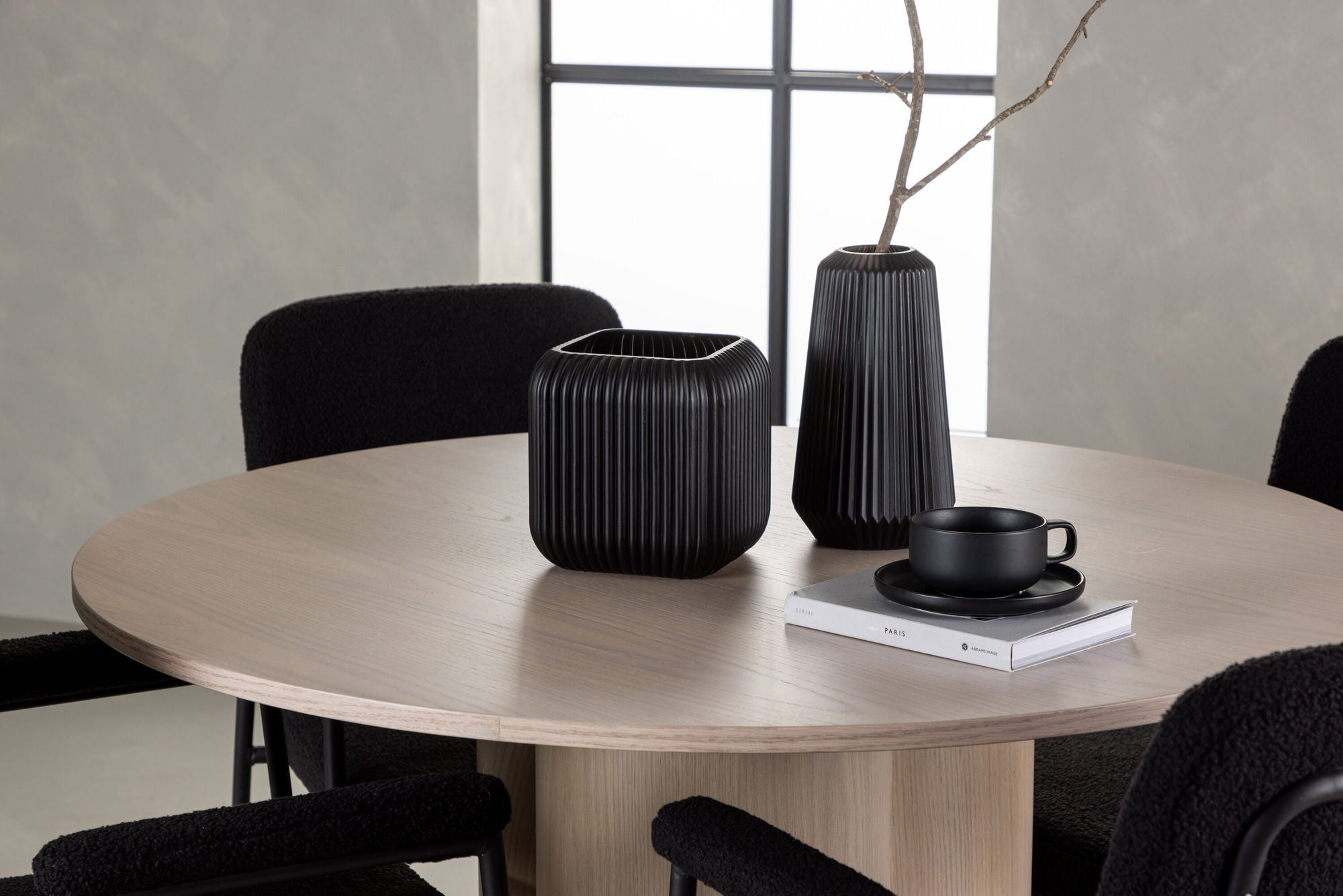 Venture Home Olivia spisebord - White Wash Veneer +Yesterday Spisebordsstol - Black / Black Boucle _4