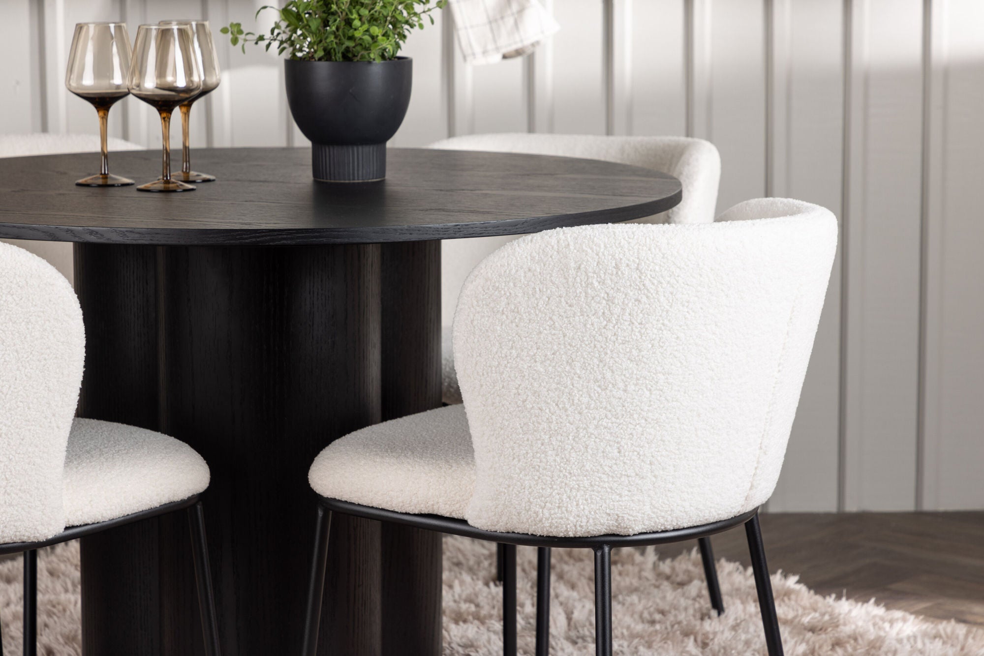 Venture Home Olivia spisebord - Black / Black Veneer +Edina Spisebordsstol - Black / White Boucle _4