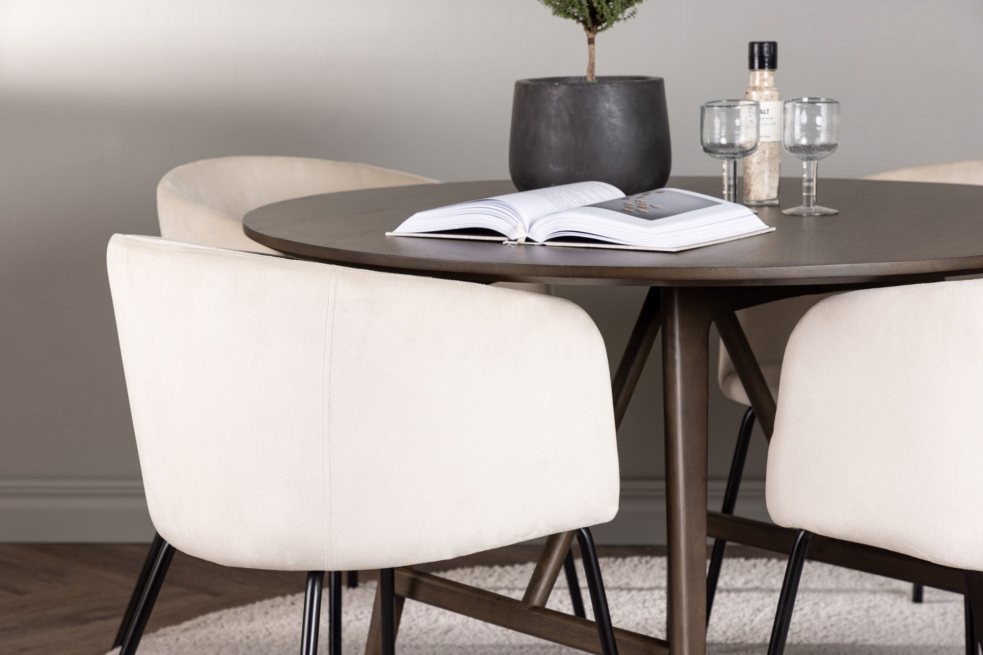 Venture Home Kaseidon spisebord - rund - Rubberwood / Dark Brown MDF +Berit stol - Black / Beige Velvet _4