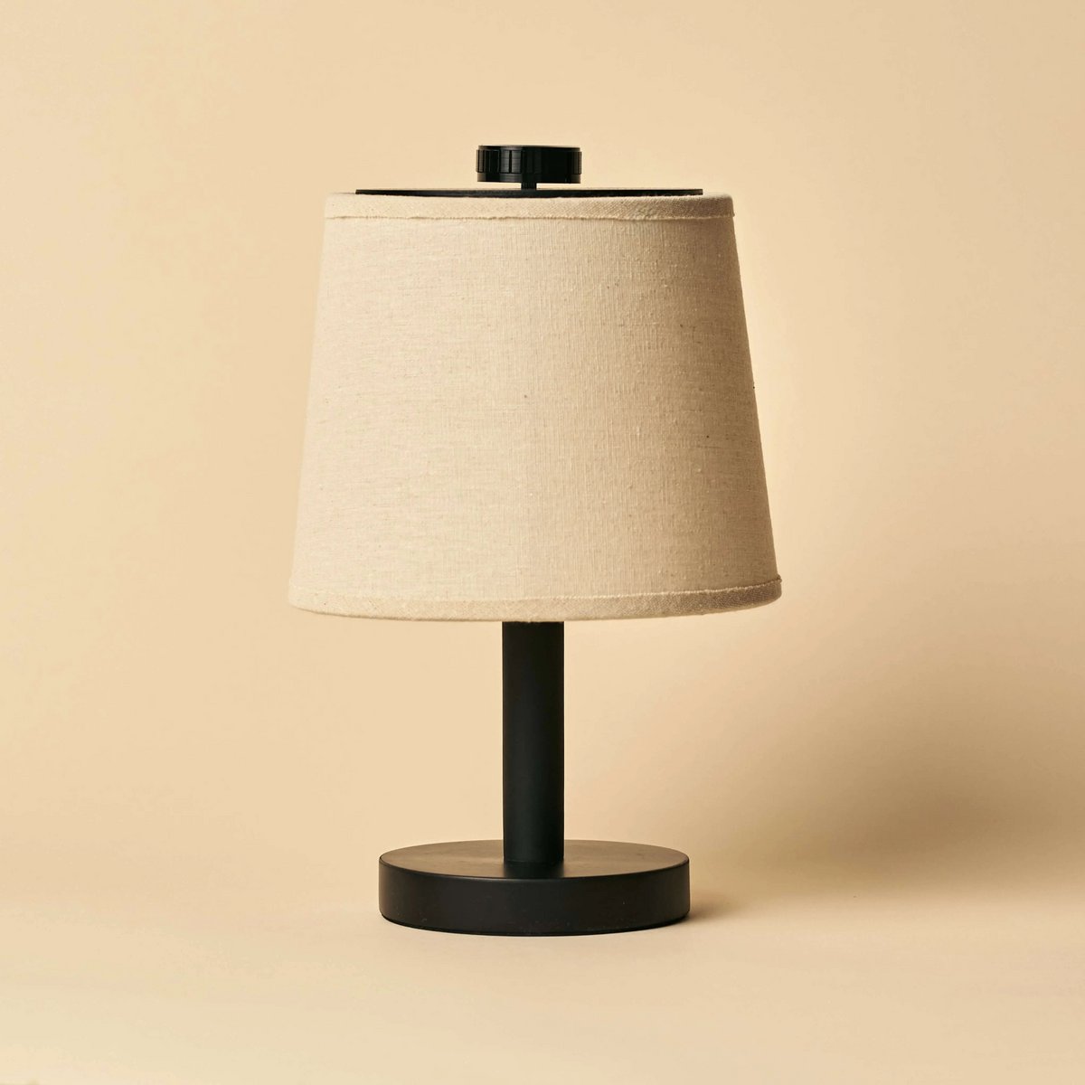 Rover sort genopladelig træ bordlampe