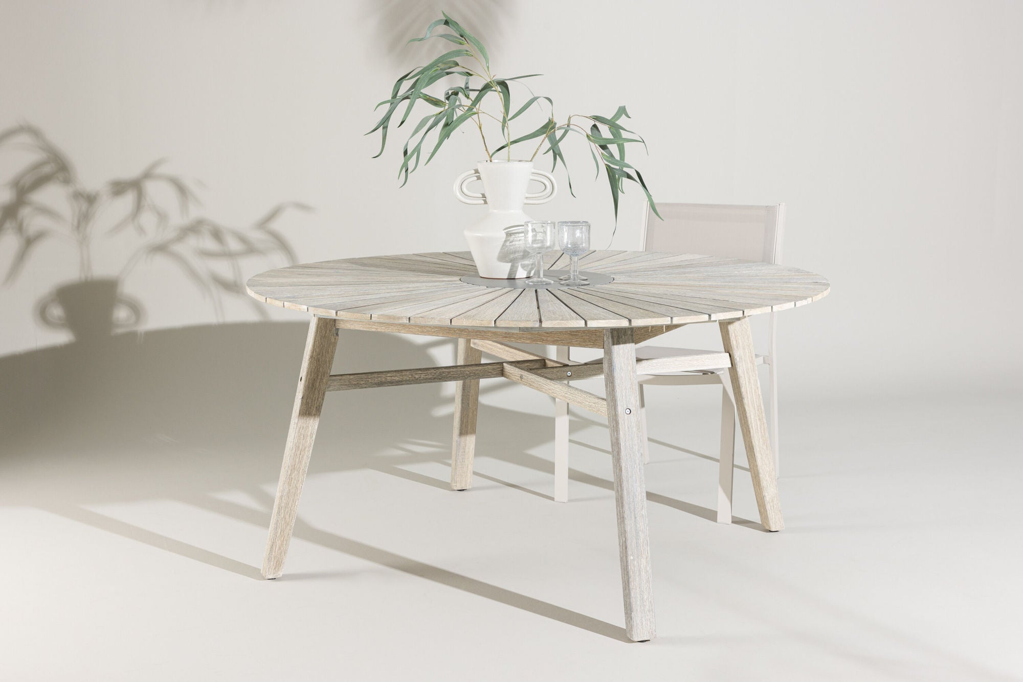 Venture Home Rives - bord ø 150 - Antique White Acacia / Grey Stone