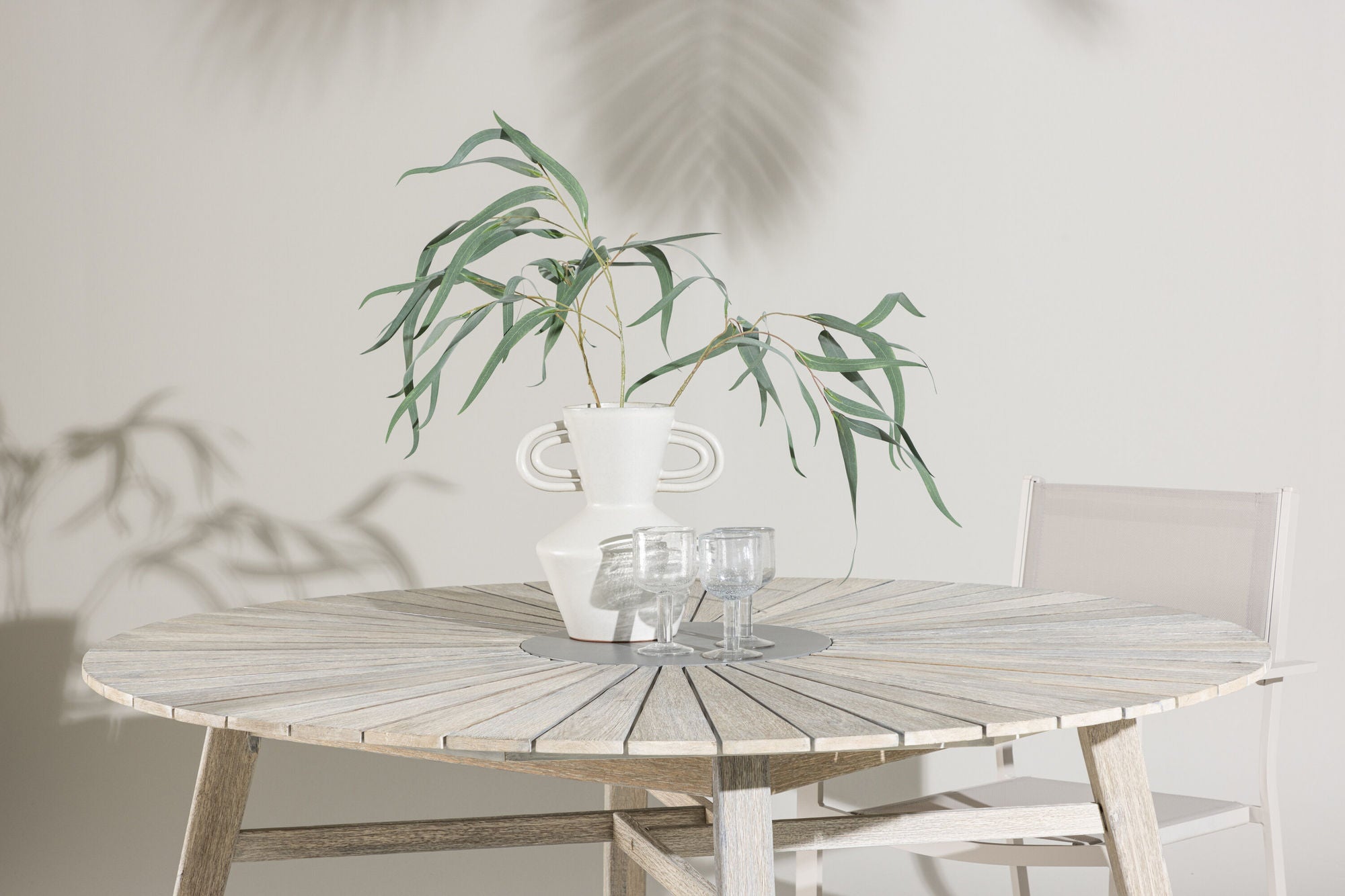Venture Home Rives - bord ø 150 - Antique White Acacia / Grey Stone