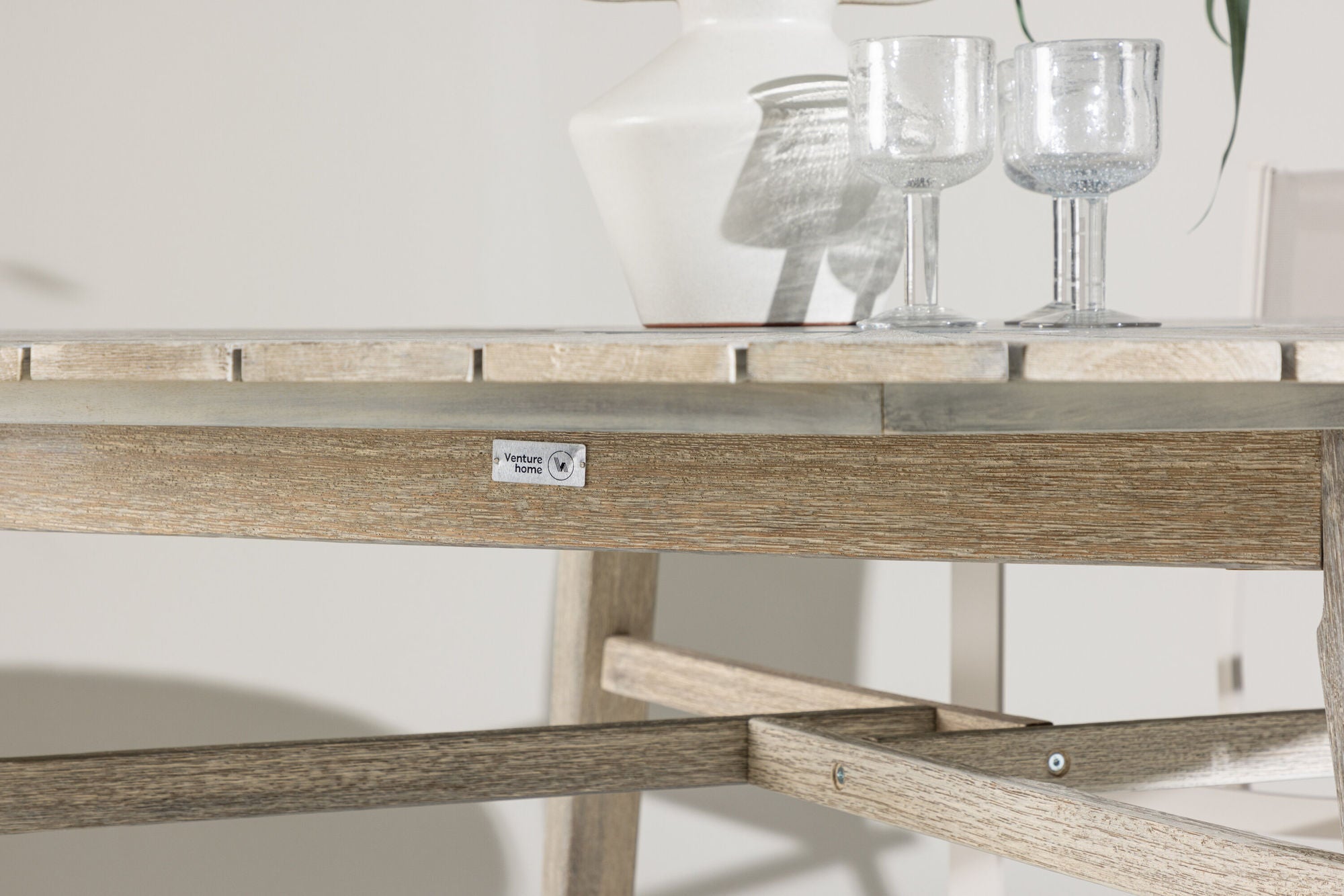 Venture Home Rives - bord ø 150 - Antique White Acacia / Grey Stone