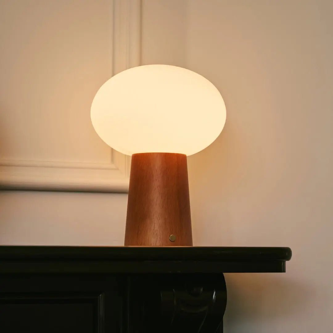 Max Chestnut Brown genopladelig træ bordlampe