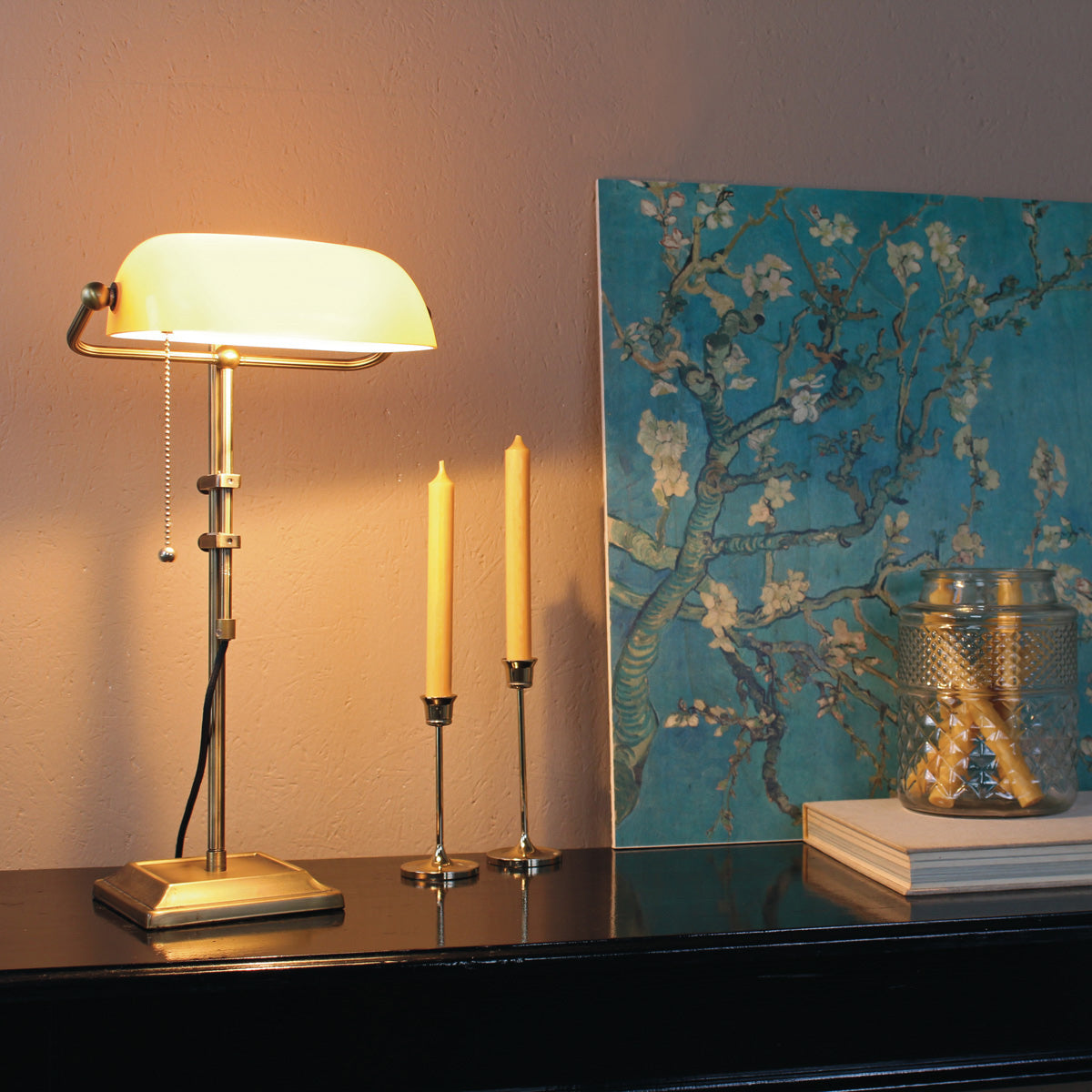 Bordlampe Ancilla 7735BR bronzefarvet notarlampe med ravfarvet glas