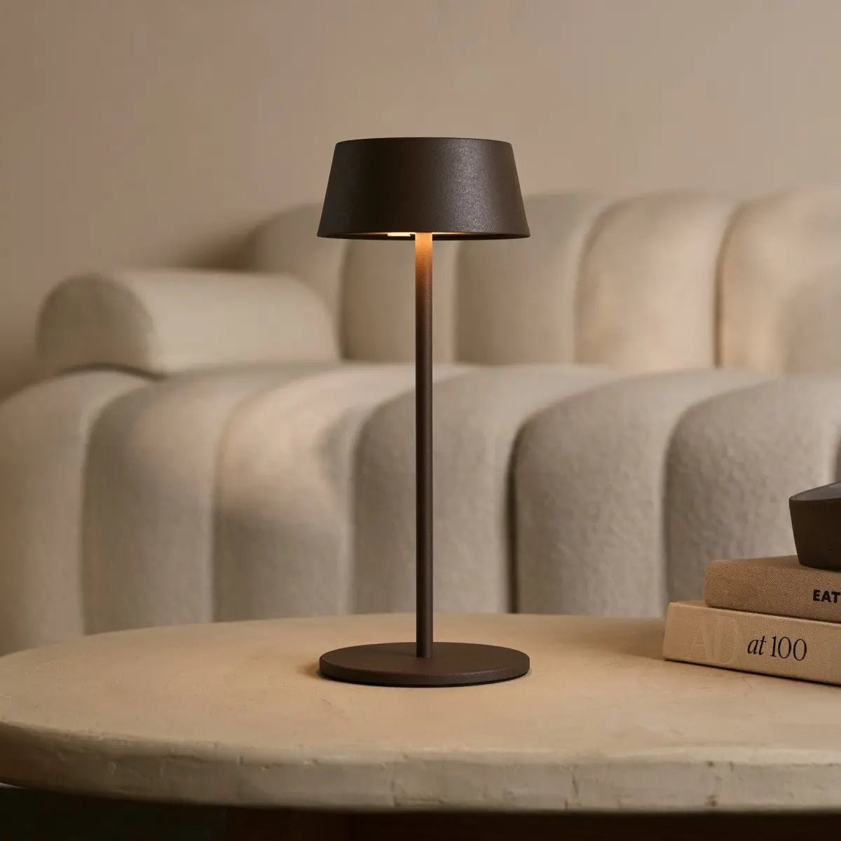 Hugo Mocha Brown genopladelig bordlampe