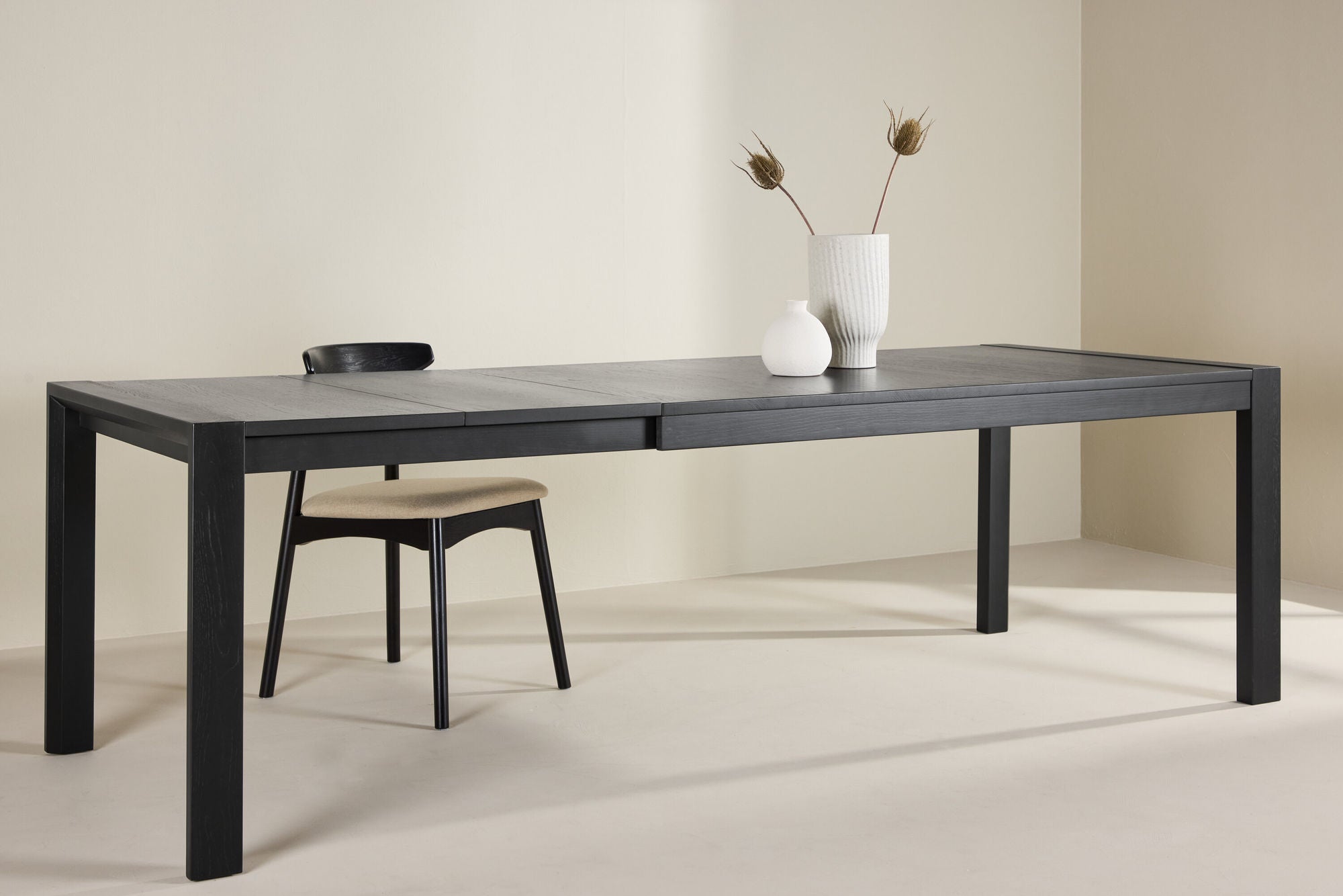 Vind Slider spisebord 250x95x75 cm - Black / Solid Oak Veneer