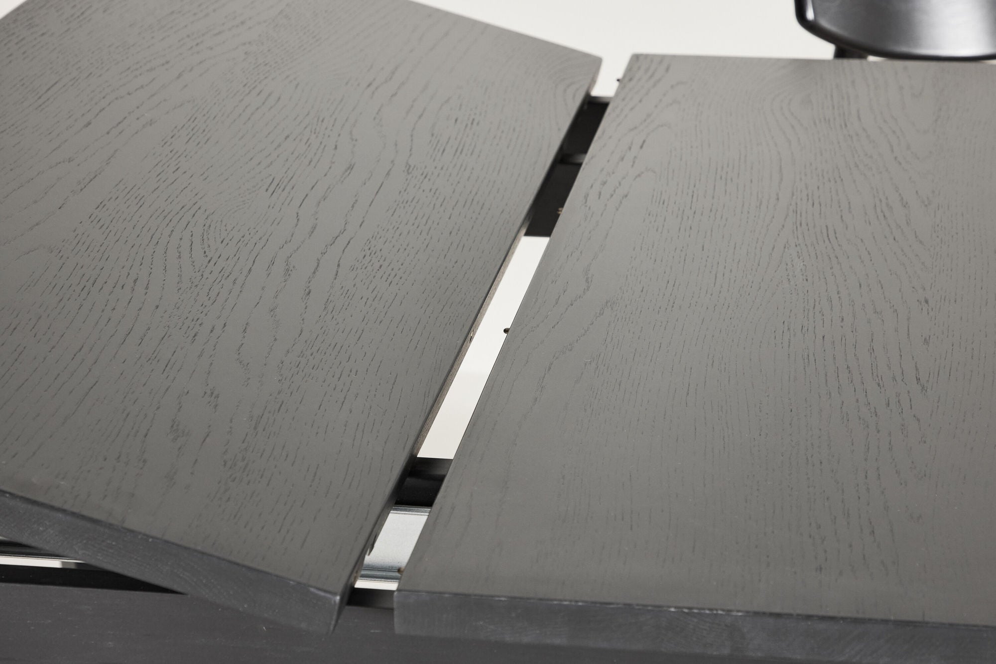 Vind Slider spisebord 250x95x75 cm - Black / Solid Oak Veneer