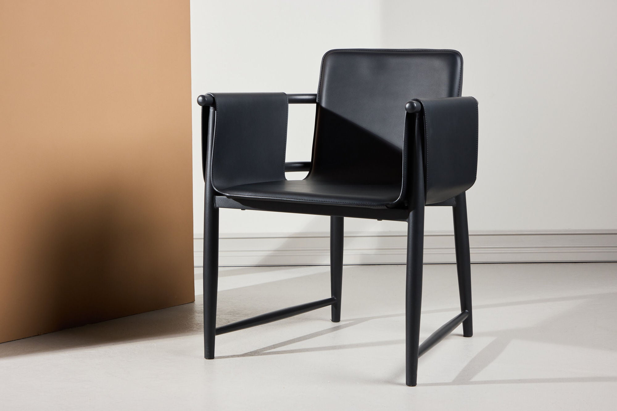 Vind Bjäre Armchair 60x61x78 cm - Metal Frame / Black PU