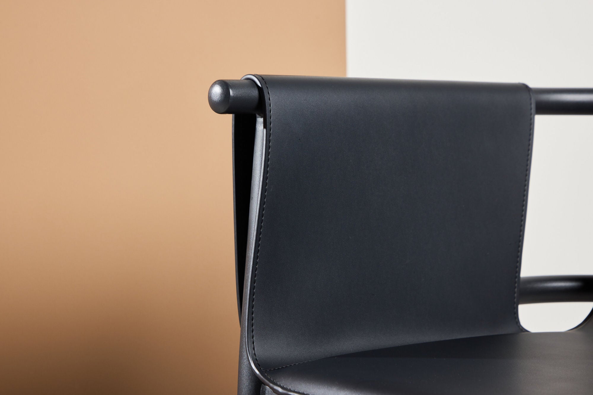 Vind Bjäre Armchair 60x61x78 cm - Metal Frame / Black PU