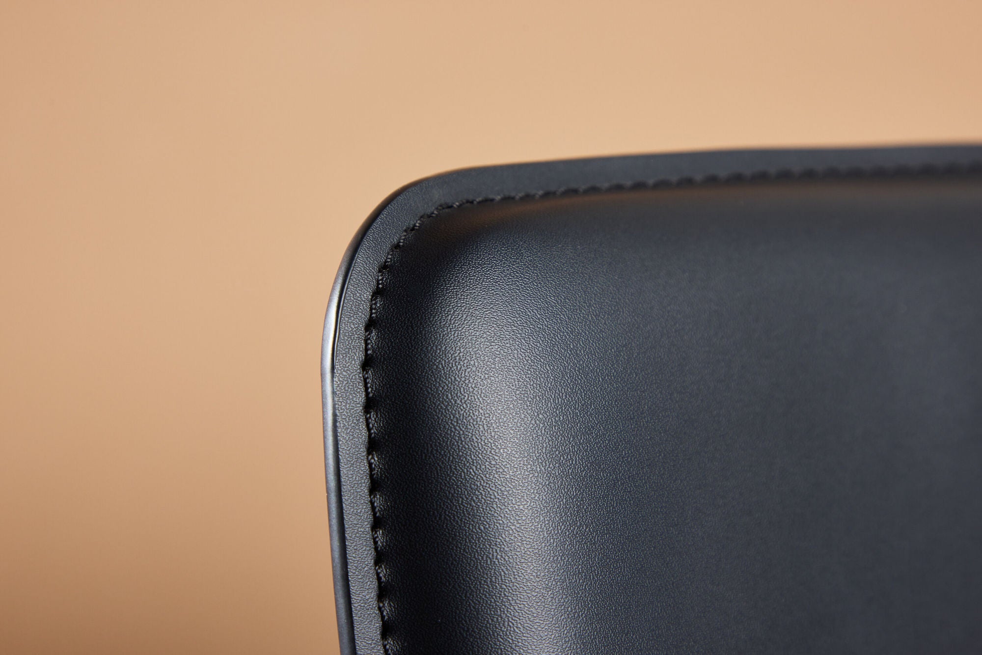 Vind Bjäre Armchair 60x61x78 cm - Metal Frame / Black PU