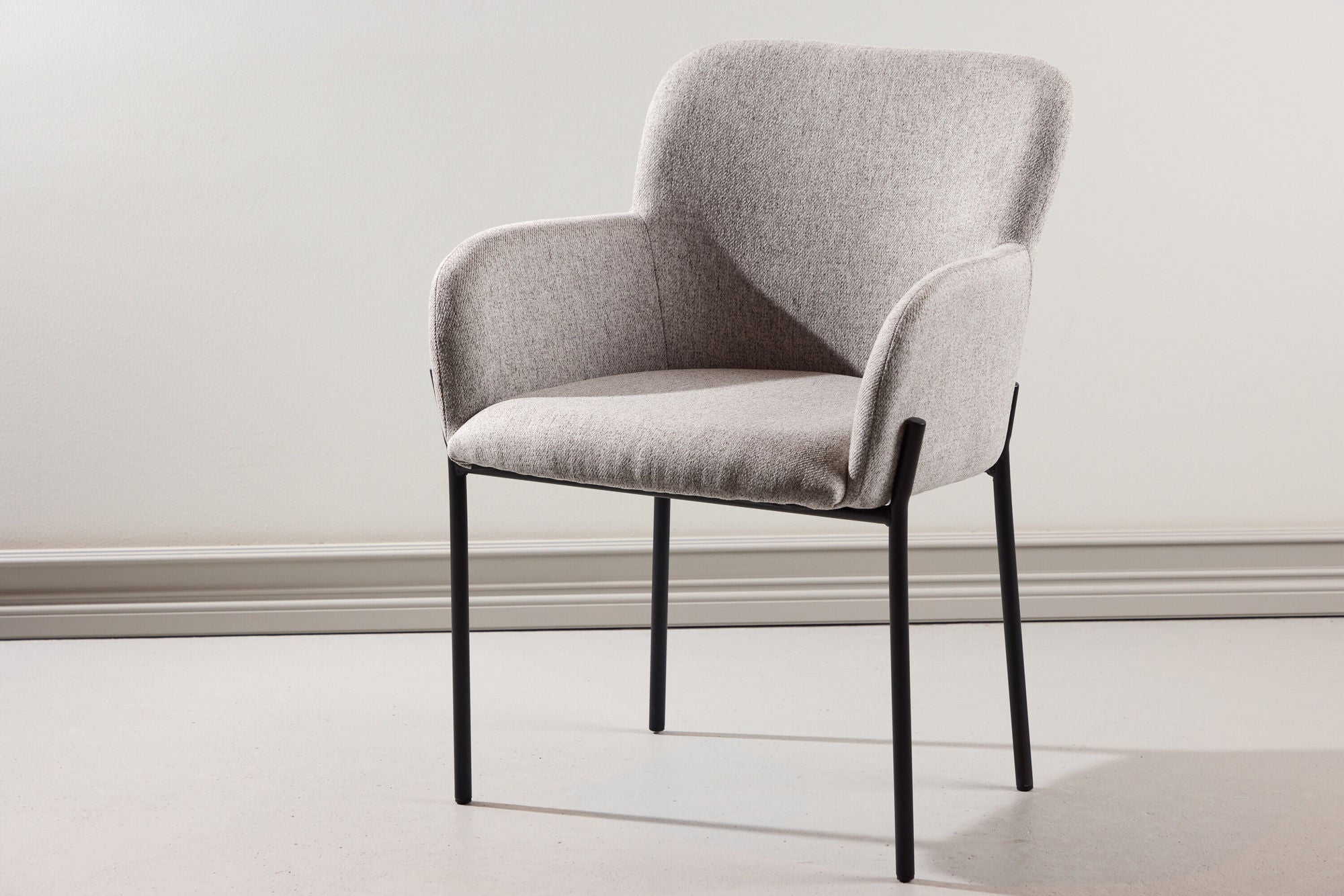 Vind Vätö Spisebordsstol - Black Steel Frame / Beige Fabric