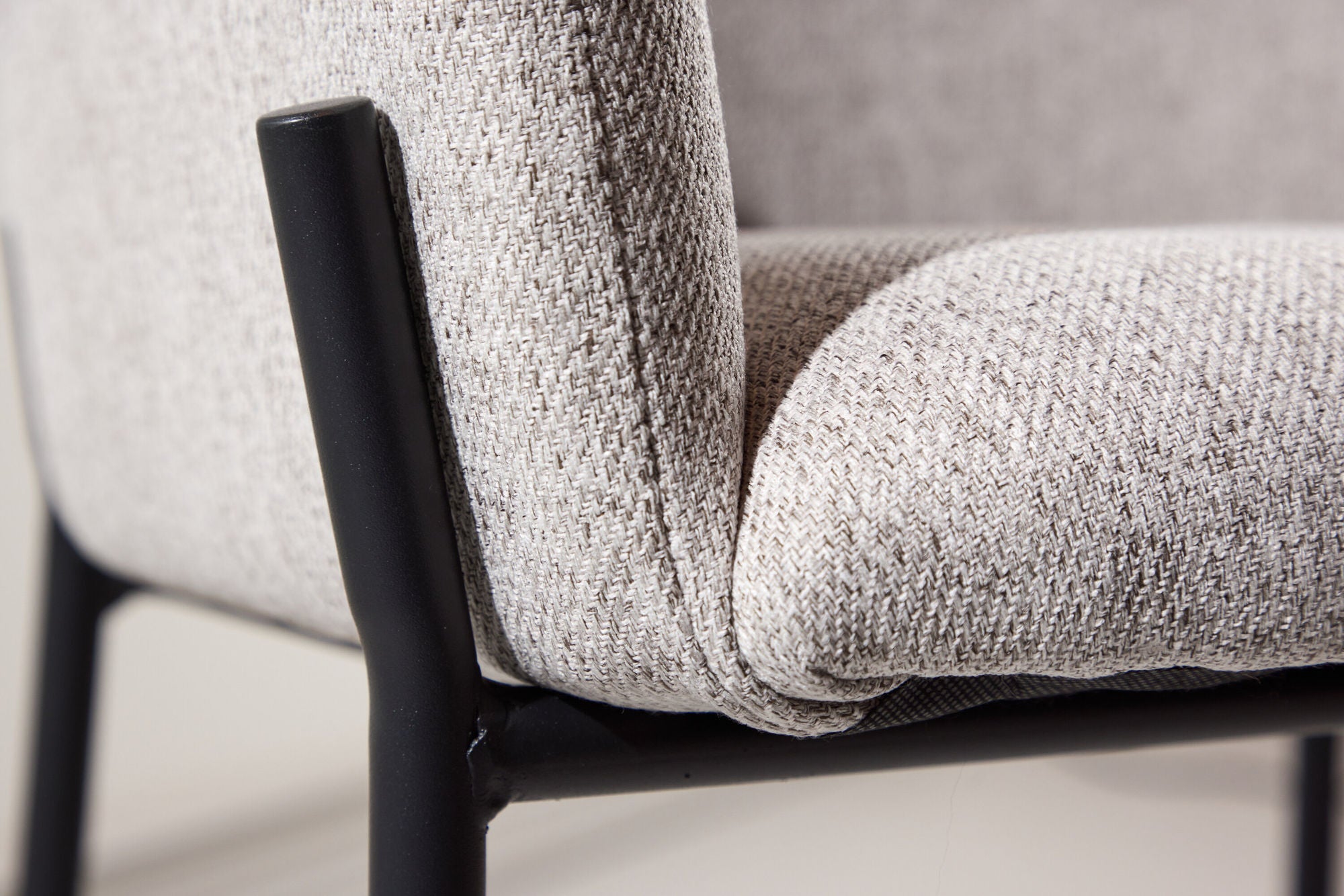 Vind Vätö Spisebordsstol - Black Steel Frame / Beige Fabric