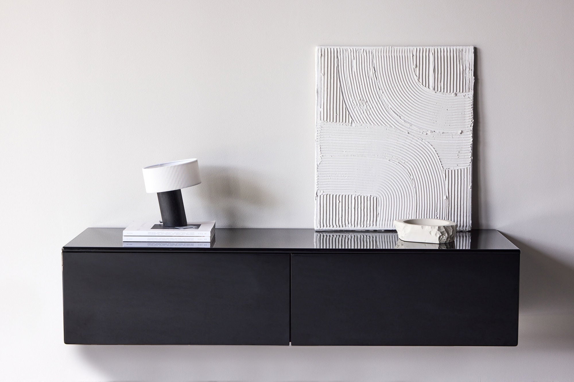 Venture Home Fristad TV Stand 160x45x35 cm - MDF with Black Glossy PU Lacquer Painting