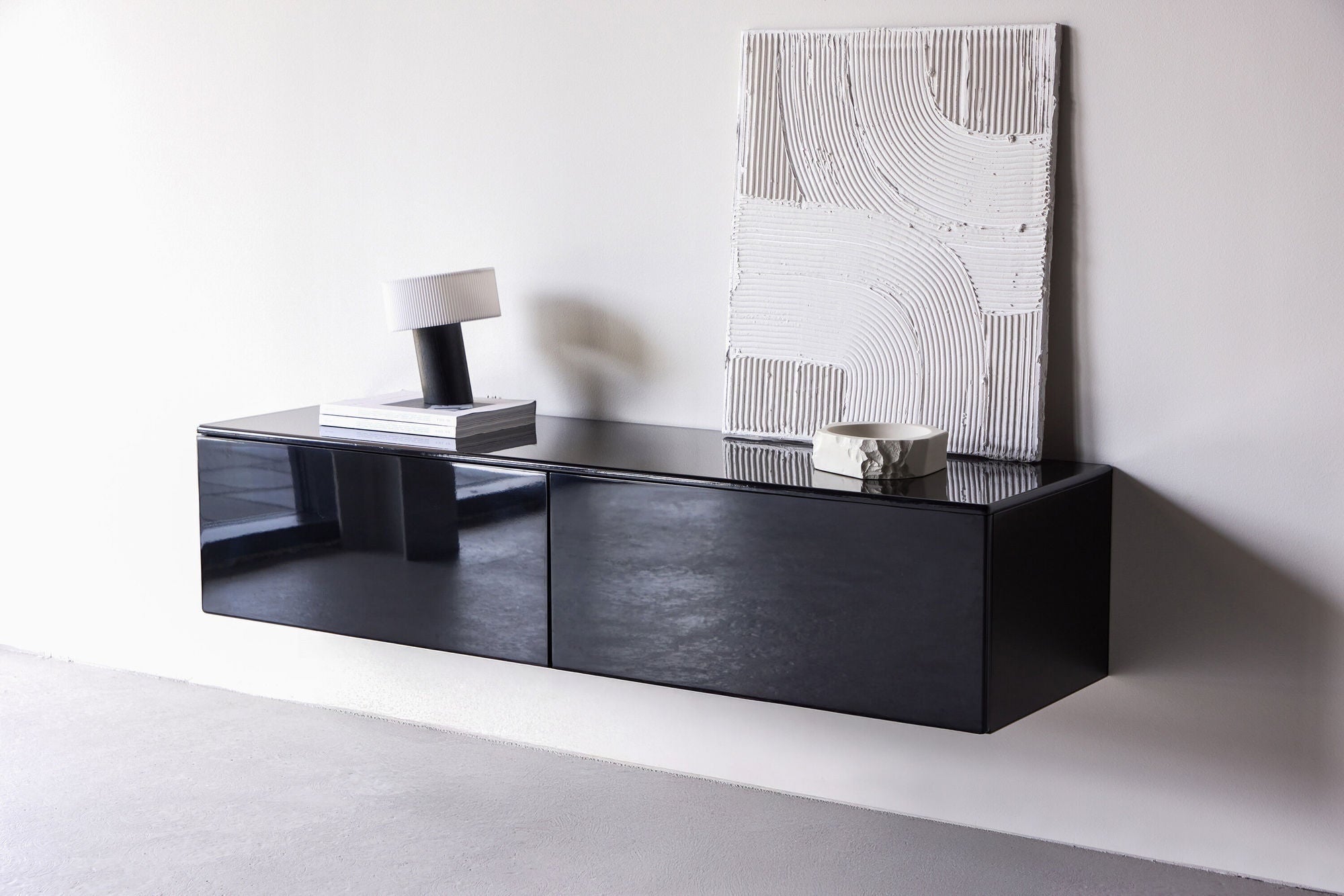 Venture Home Fristad TV Stand 160x45x35 cm - MDF with Black Glossy PU Lacquer Painting