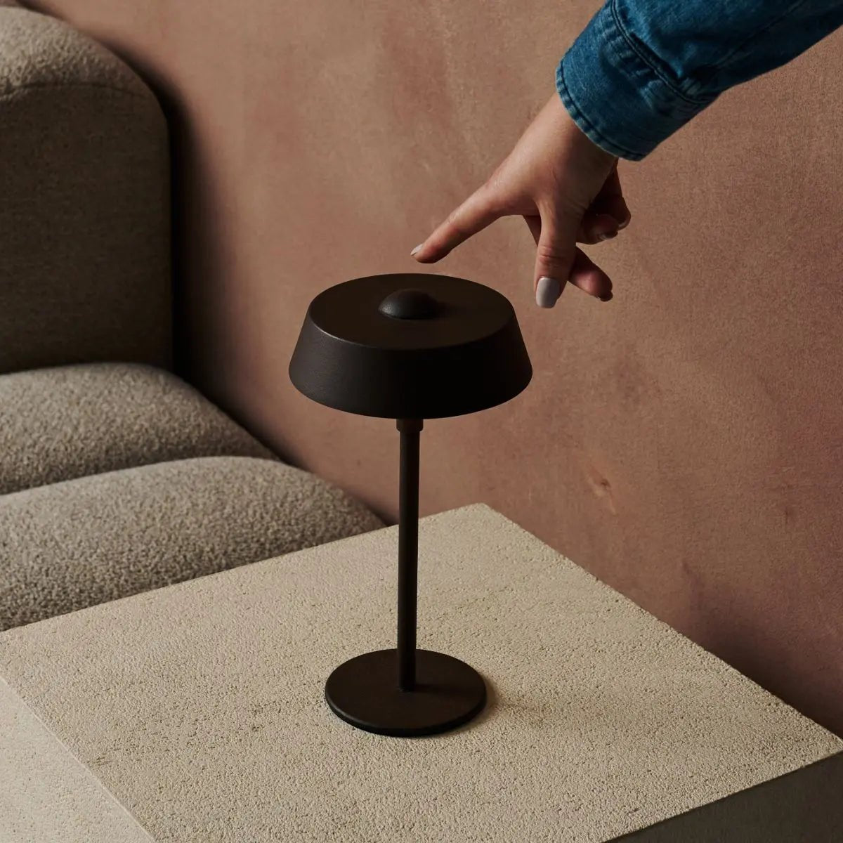 Luca Mocha Brown USB genopladelig bordlampe