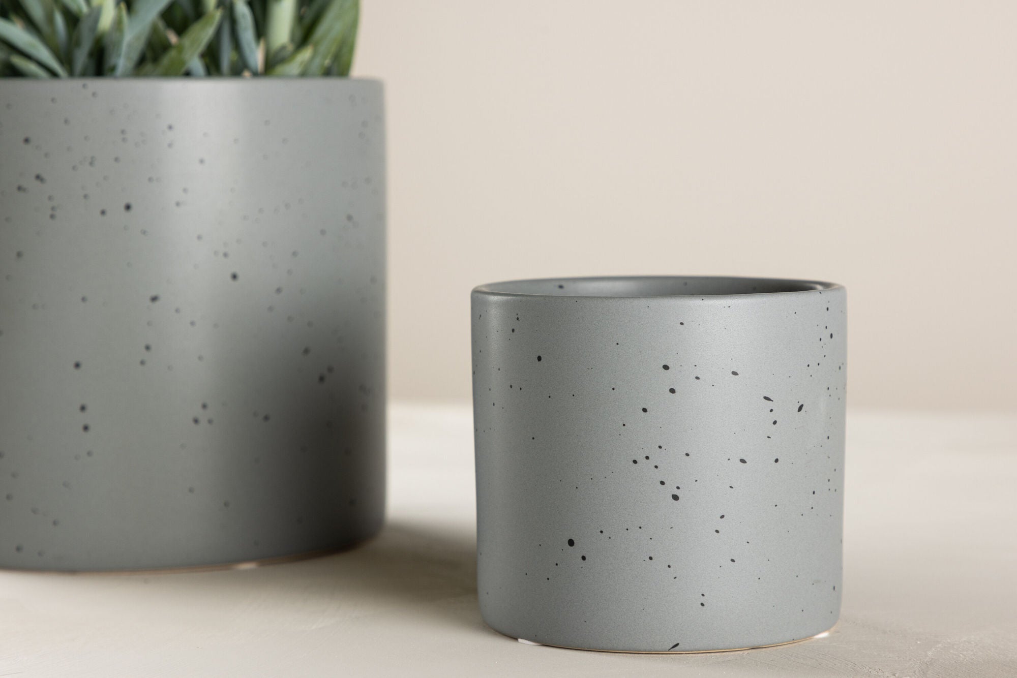 Venture Home Sane Pot - Dark Grey/Black Dots - 11*11*10cm