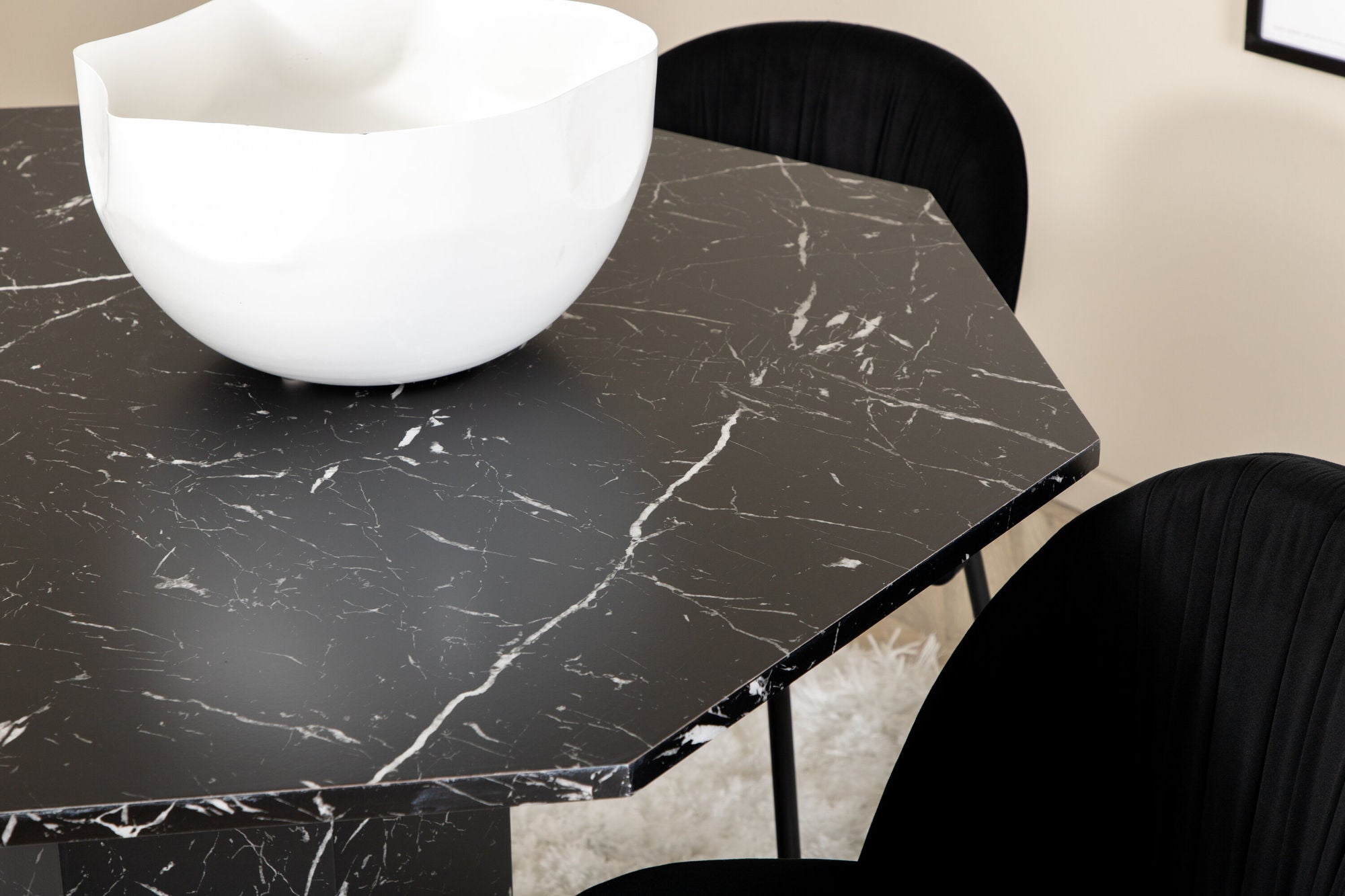 Venture Home Marbs rund spisebord , Black Black Glass Marble+Wrinkles Spisebordsstol , Black Legs , Black Velvet_4