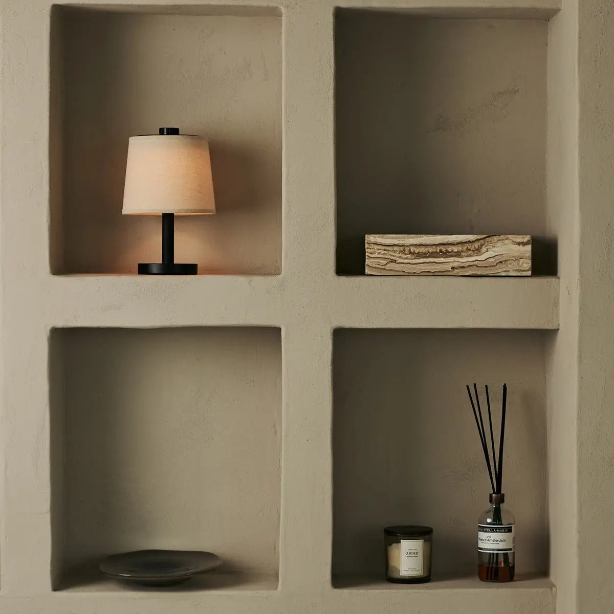 Rover sort genopladelig træ bordlampe