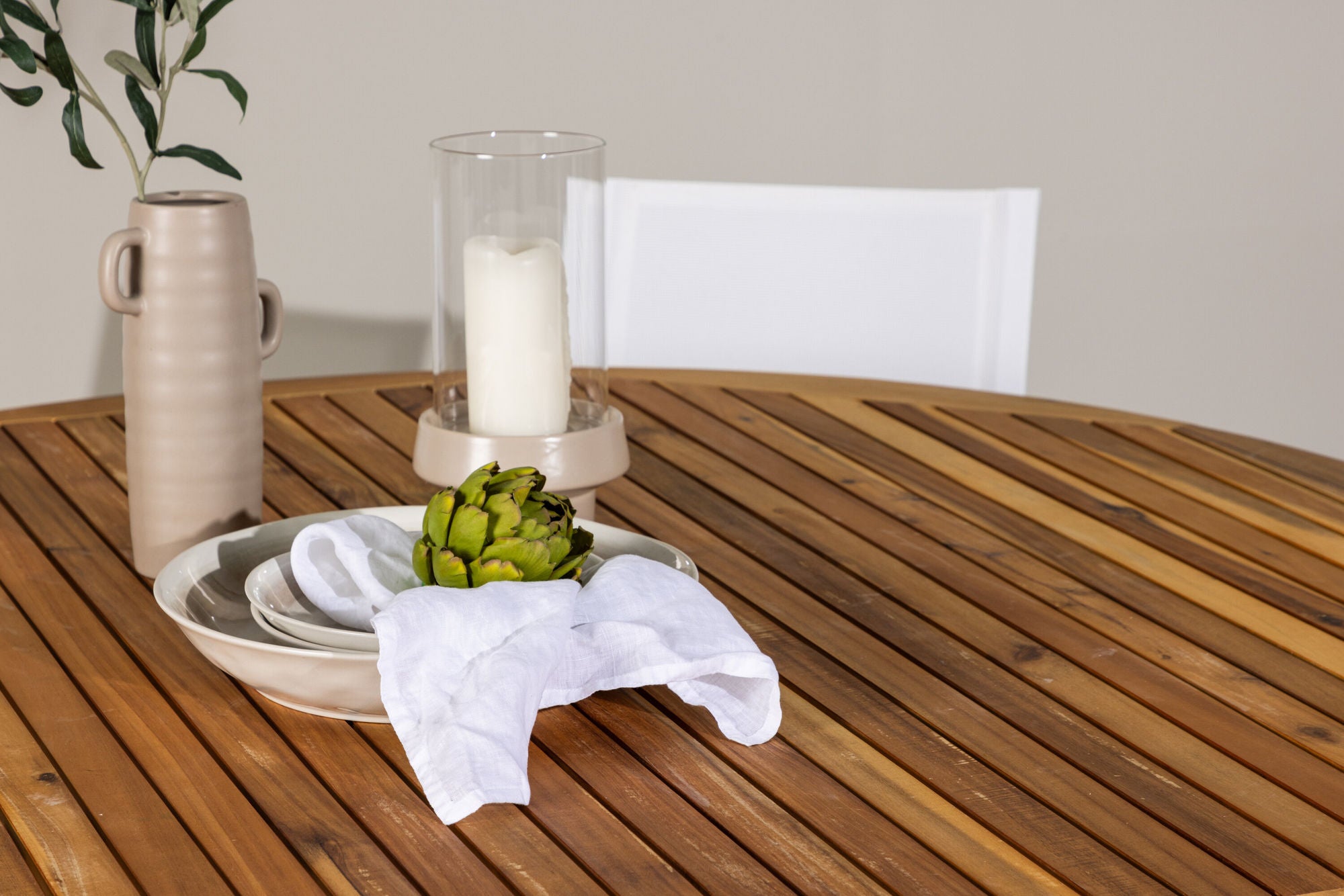Venture Home Tucumán spisebord - Acacia ø120 +Alina Spisebordsstol - white Alu / White Textilene _6