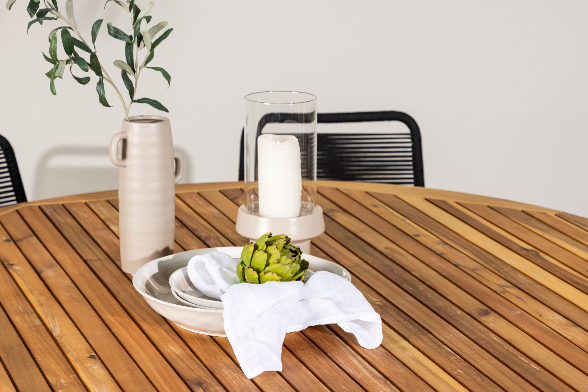 Venture Home Tucumán spisebord - Acacia ø120 +Lindos Stacking stol - Black Alu / Black Rope _6