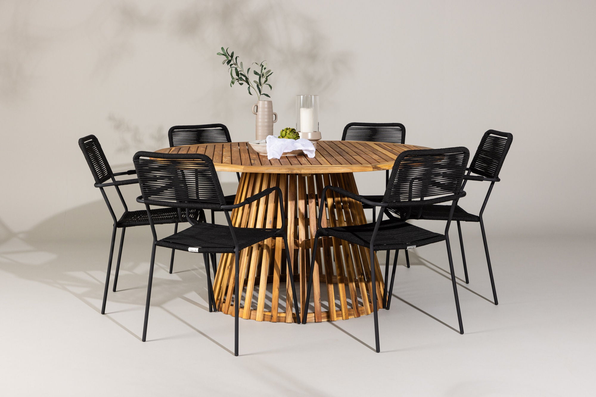 Venture Home Tucumán spisebord - Acacia ø120 +Lindos Armchair - Black Alu / Black Rope _6