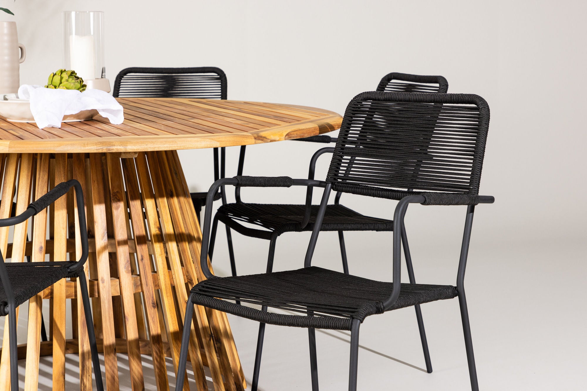 Venture Home Tucumán spisebord - Acacia ø120 +Lindos Armchair - Black Alu / Black Rope _6