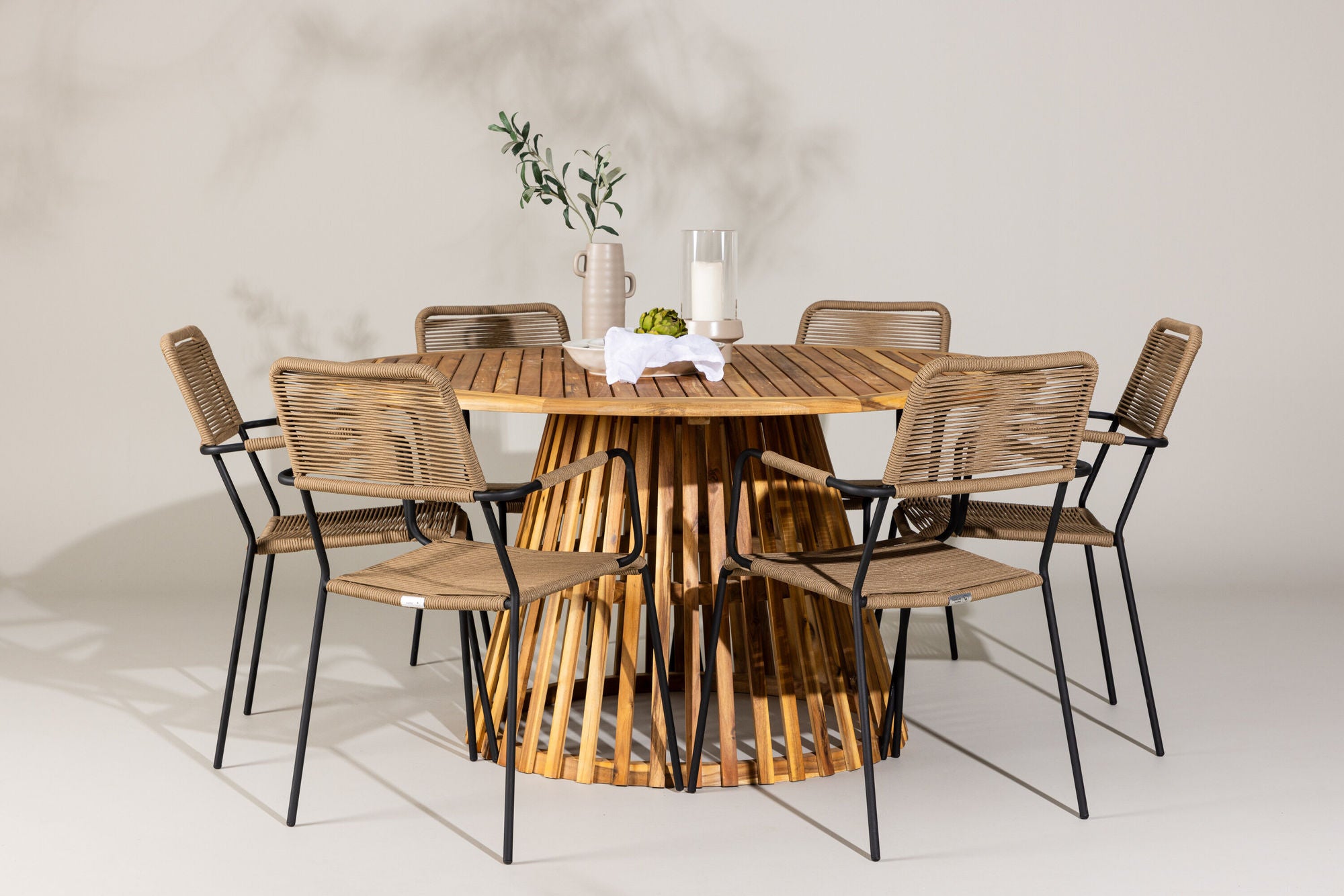 Venture Home Tucumán spisebord - Acacia ø120 +Lindos - Armchair - Black Alu / Latte Rope _6