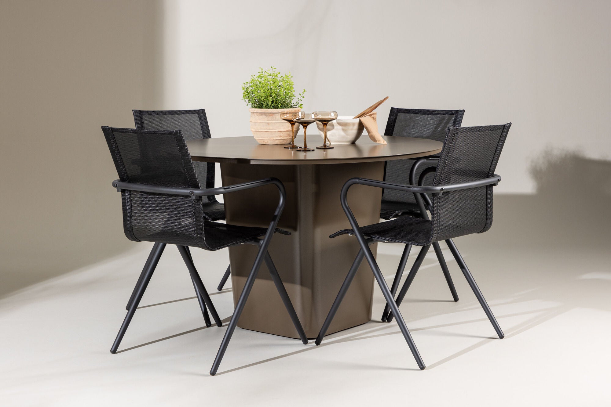 Venture Home Santa Fe spisebord ø120 - Roasty +Alina Spisebordsstol - Black Alu / Black Textilene _4