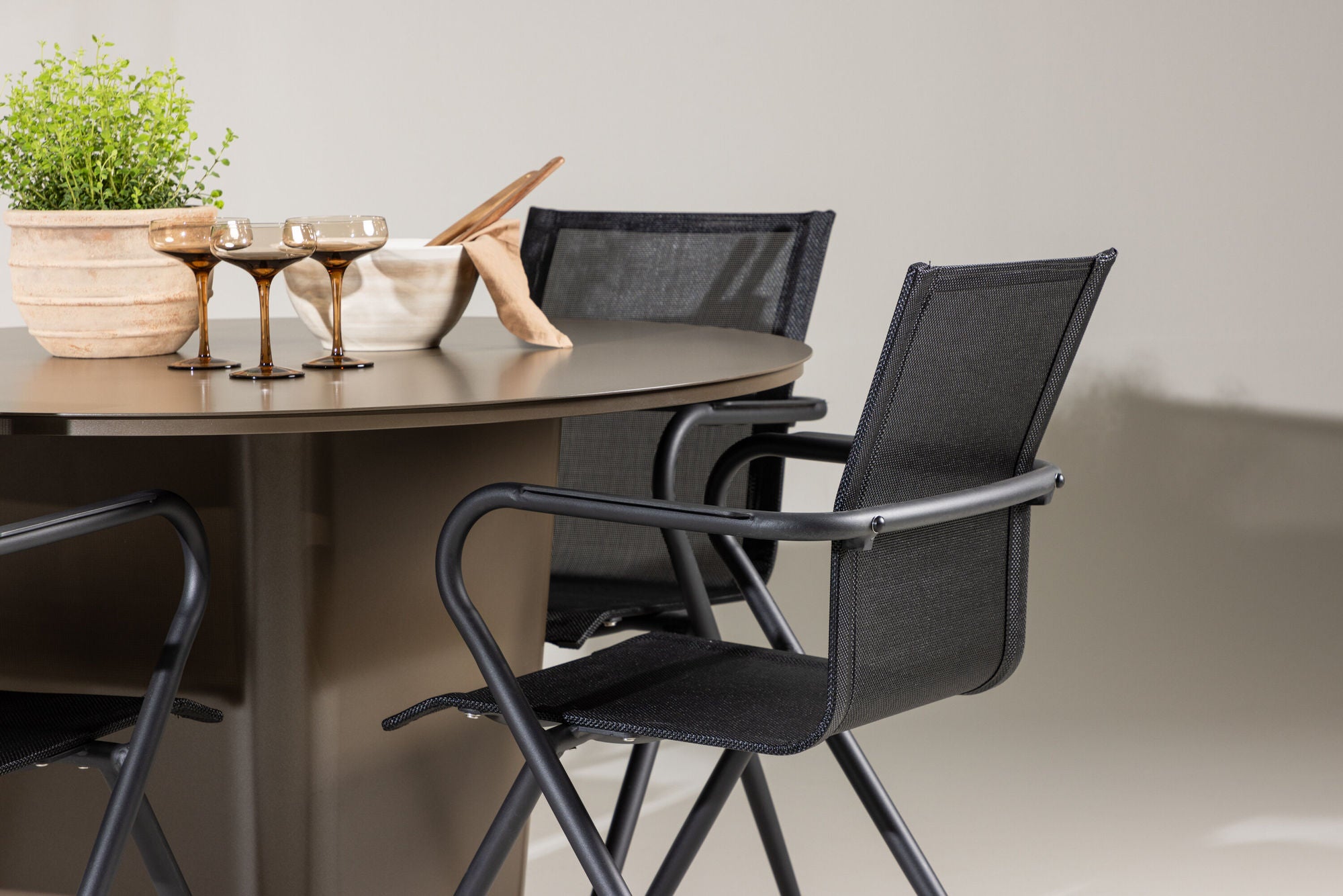 Venture Home Santa Fe spisebord ø120 - Roasty +Alina Spisebordsstol - Black Alu / Black Textilene _4