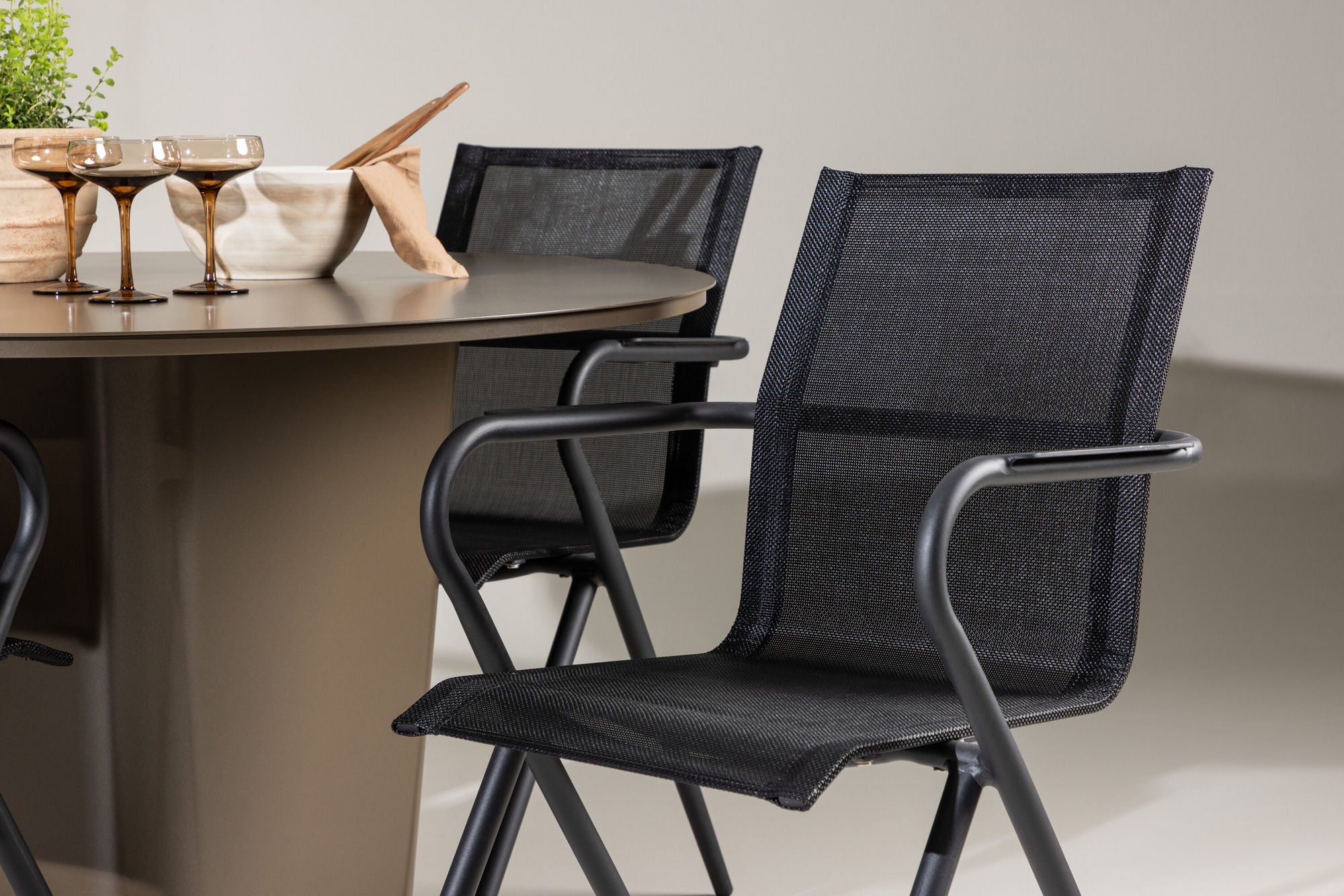 Venture Home Santa Fe spisebord ø120 - Roasty +Alina Spisebordsstol - Black Alu / Black Textilene _4