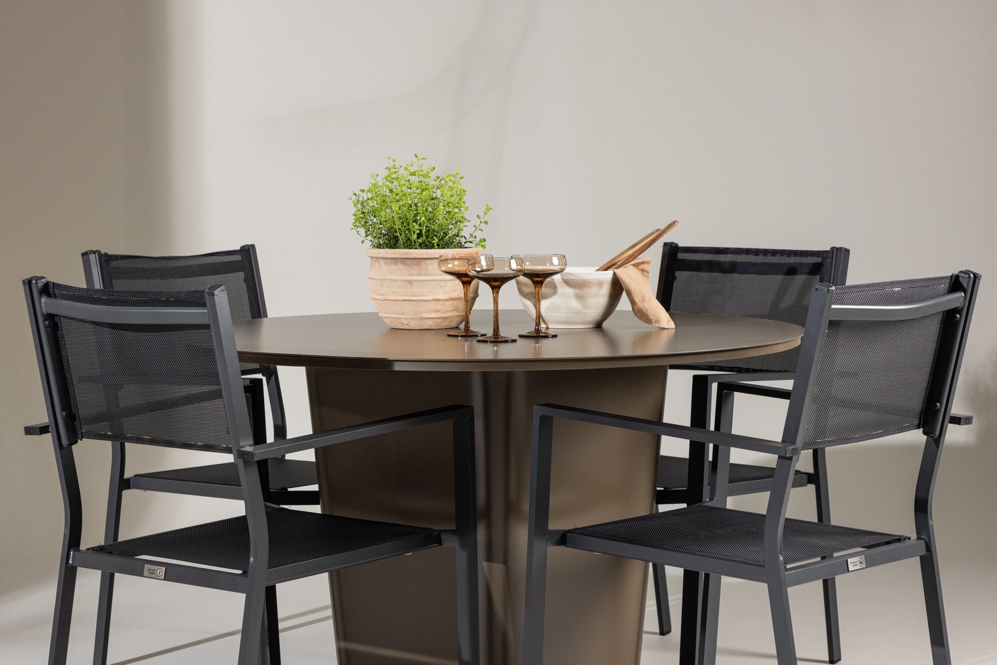 Venture Home Santa Fe spisebord ø120 - Roasty +Copacabana Stacking stol - Black/Black - Ersätter 4131-408 _4