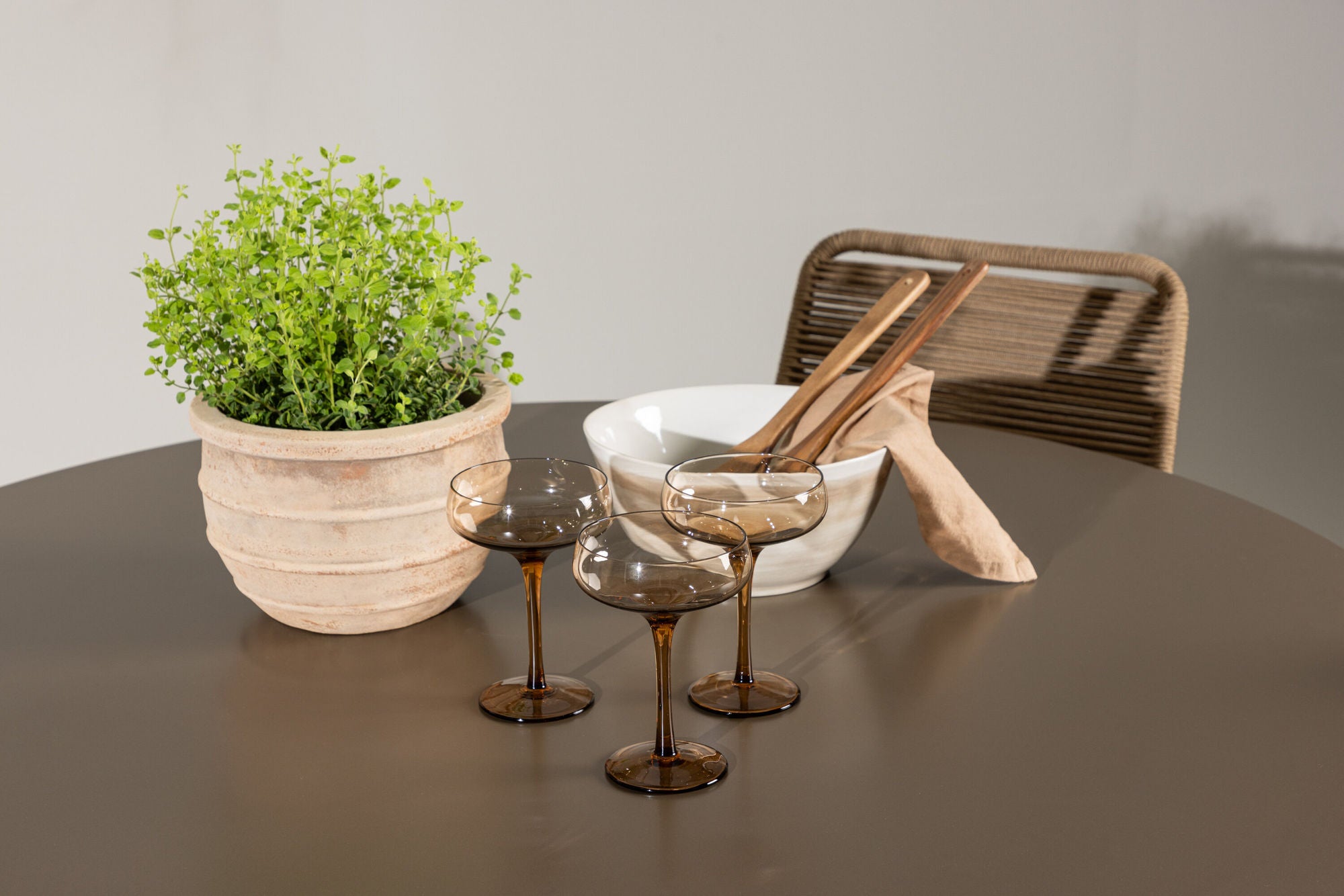 Venture Home Santa Fe spisebord ø120 - Roasty +Lindos - Armchair - Black Alu / Latte Rope _4