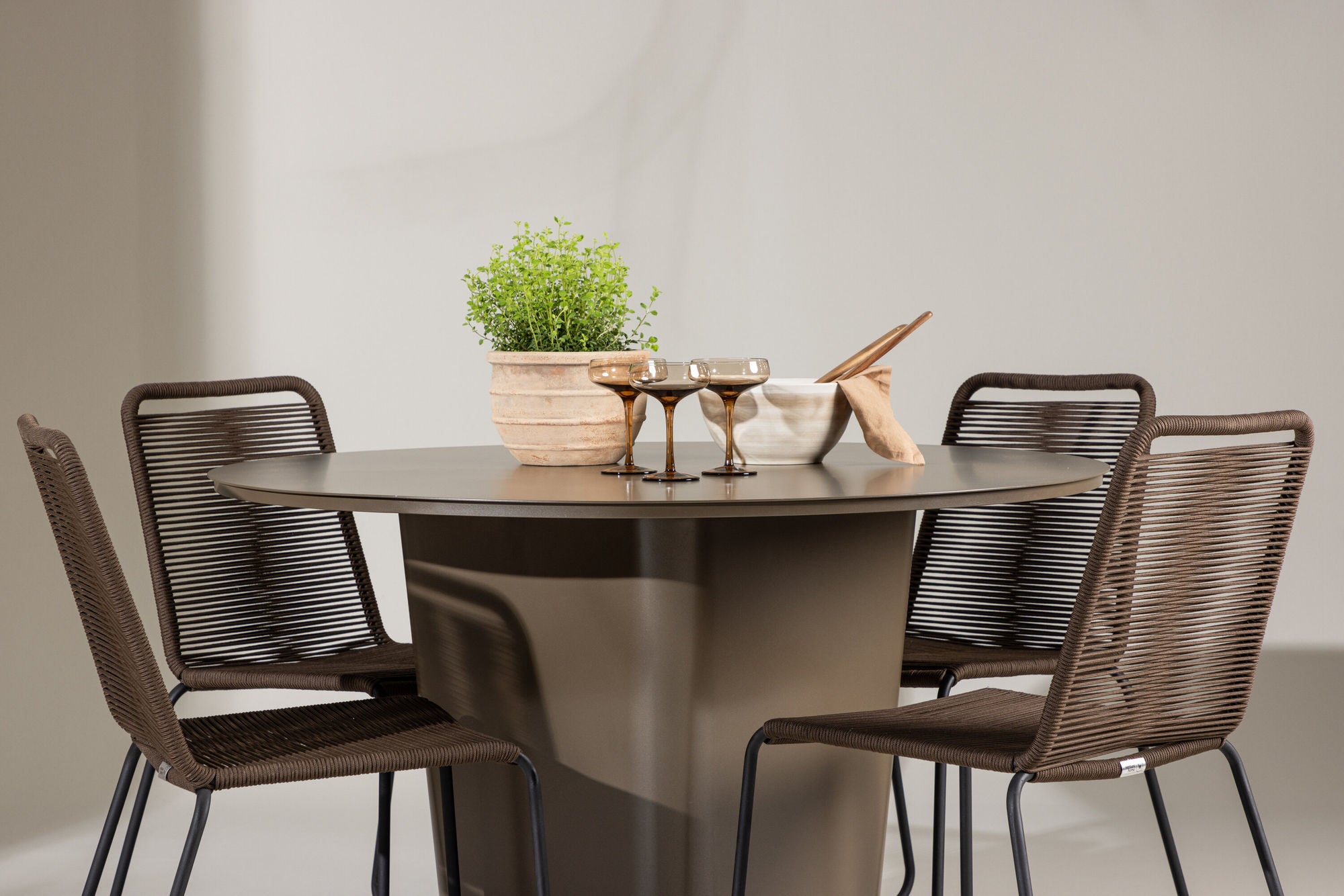 Venture Home Santa Fe spisebord ø120 - Roasty +Lindos Diningchair Aluminium - Black / _4