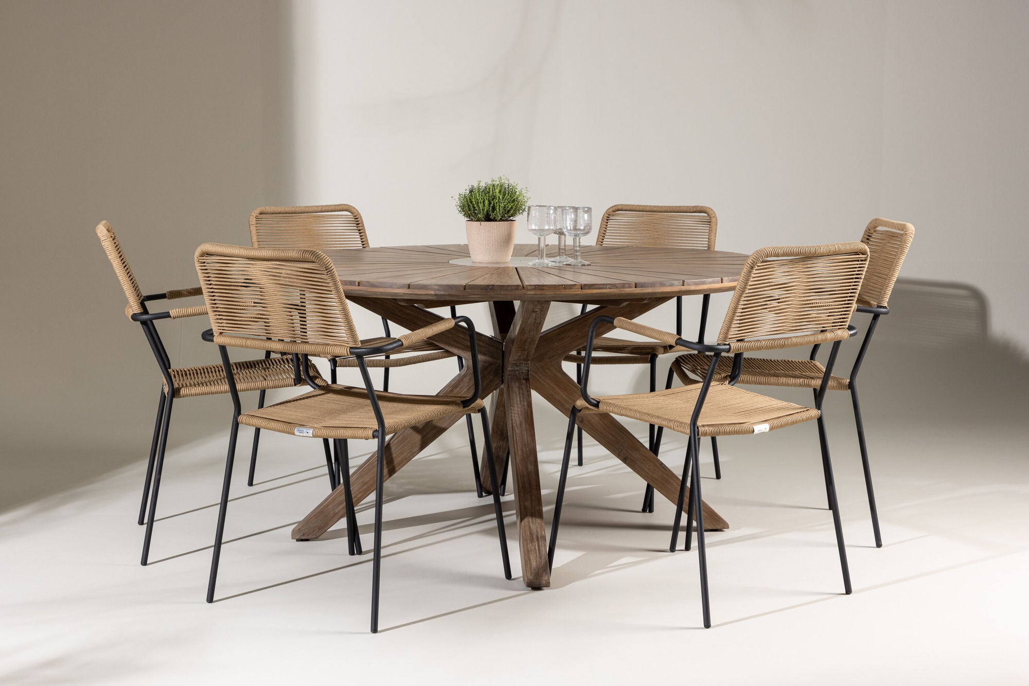 Venture Home Rosario spisebord- Teak Ø140 +Lindos - Armchair - Black Alu / Latte Rope _6